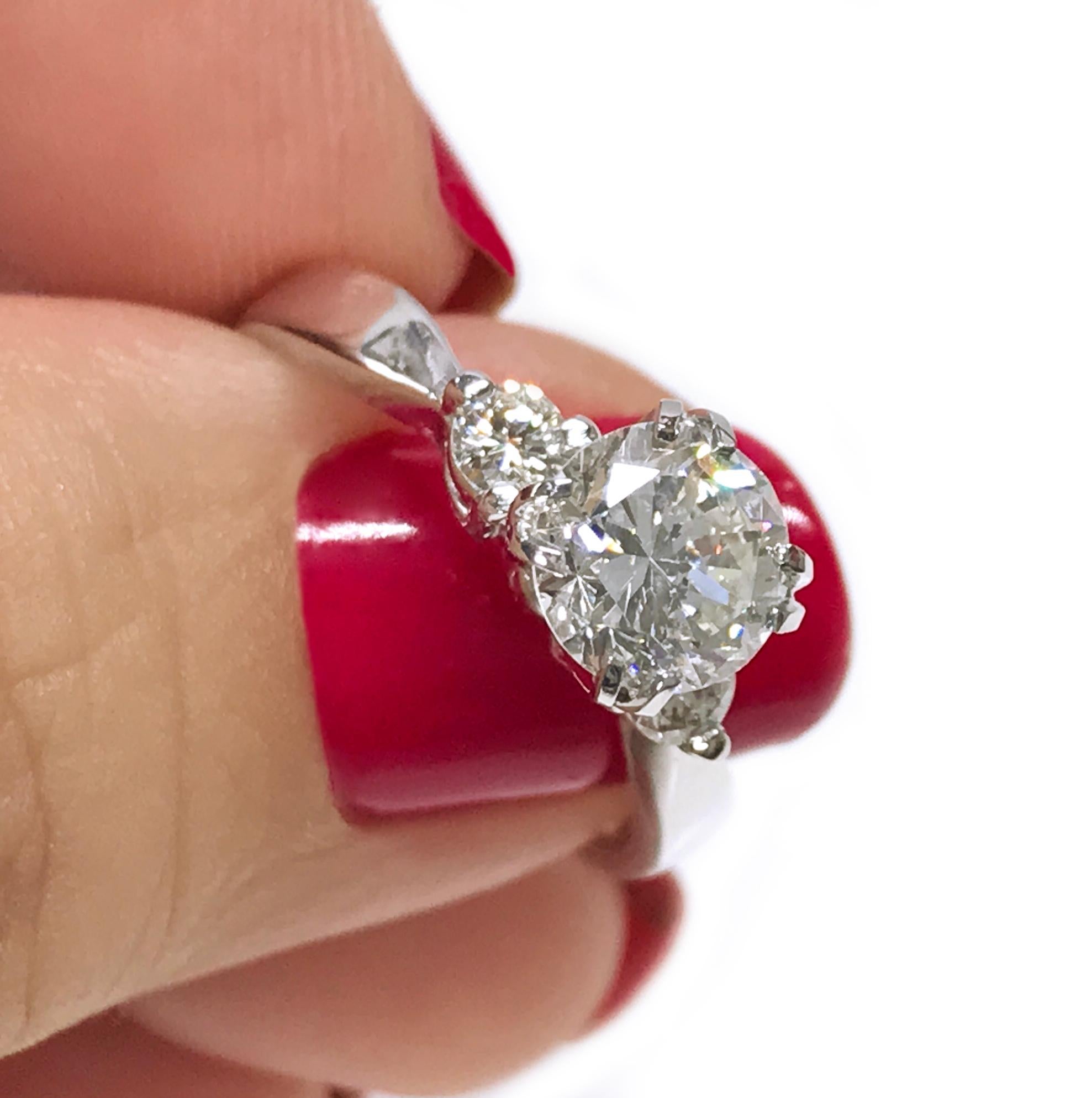 Round Cut 14 Karat Three-Stone Diamond Ring, 1.27ctw For Sale