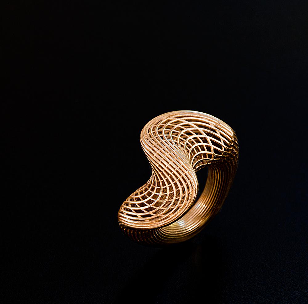 14 Karat Top Twisted Contemporary Ring In New Condition For Sale In Herzeliya, IL