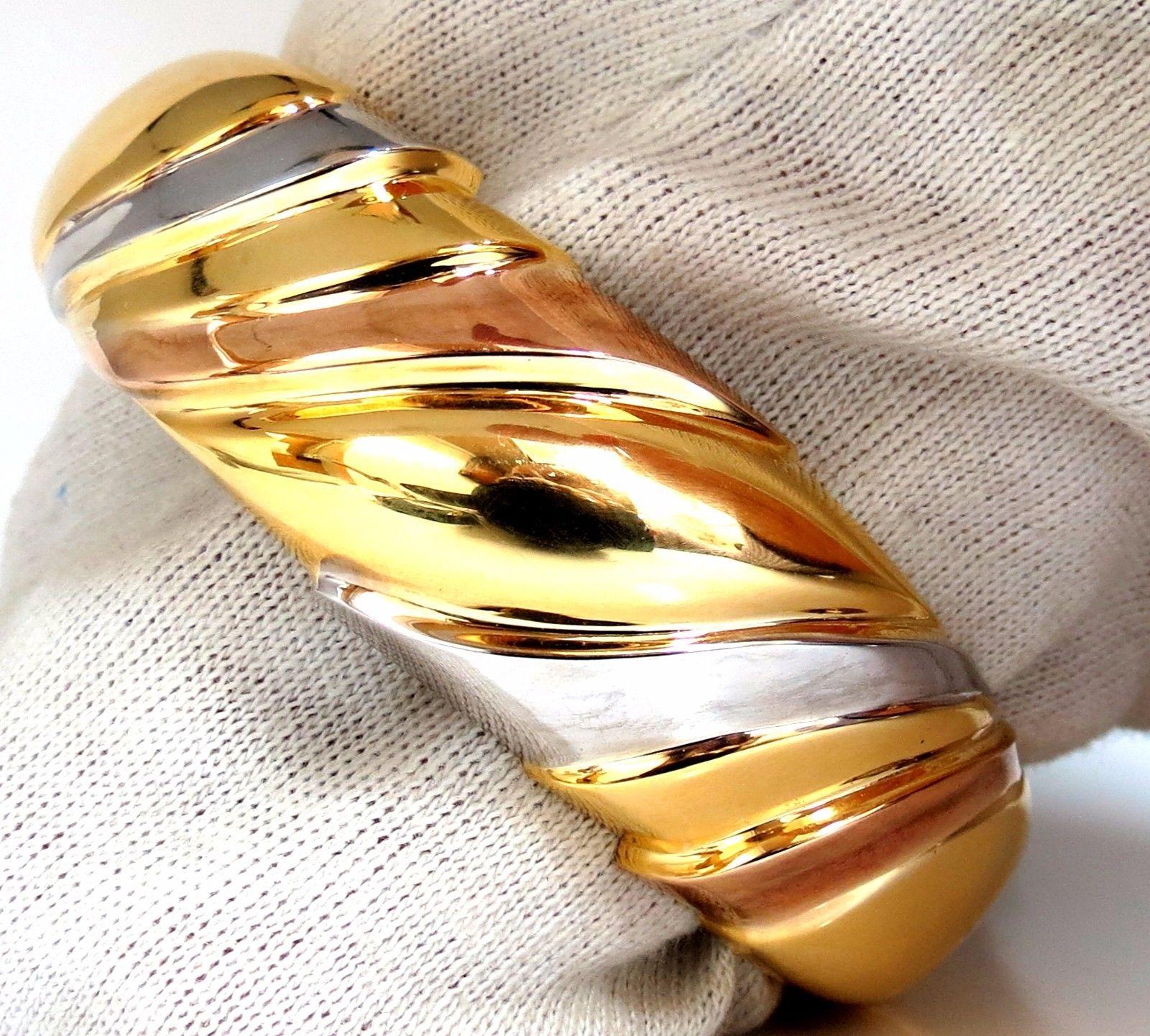 Beautiful Ladies 3D Tri Color Deco Bangle 

Slight raised dome

Button release / Snap closure

14kt. yellow gold 

44.7 Grams.

7 Inches (wearable length)

Bangle measures:
.86 inch wide (top)
.49 inch wide (bottom)
.36 inch depth (top)
.21 inch