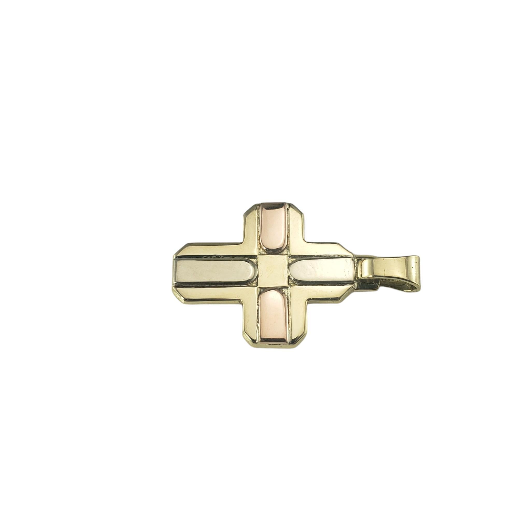 Pendentif croix en or tricolore 14 carats

Cet élégant pendentif en forme de croix est réalisé en or jaune, blanc et rose 14 carats.

Taille : 25 mm x 18,5 mm

Poids : 3.3 dwt/ 5.1 gr

Estampillé : 585

Très bon état, polissage