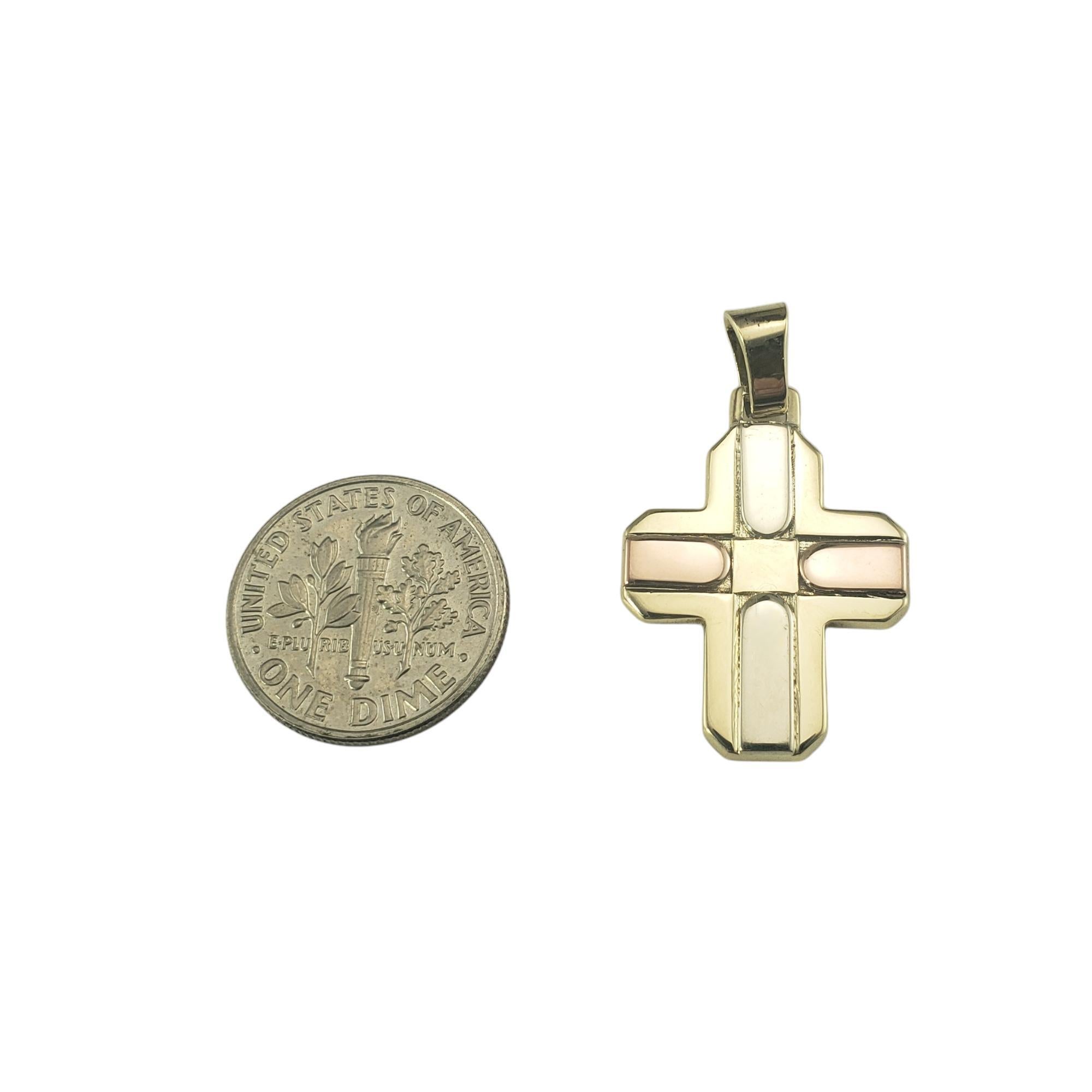 Pendentif croix tricolore en or 14 carats n° 19662 en vente 2