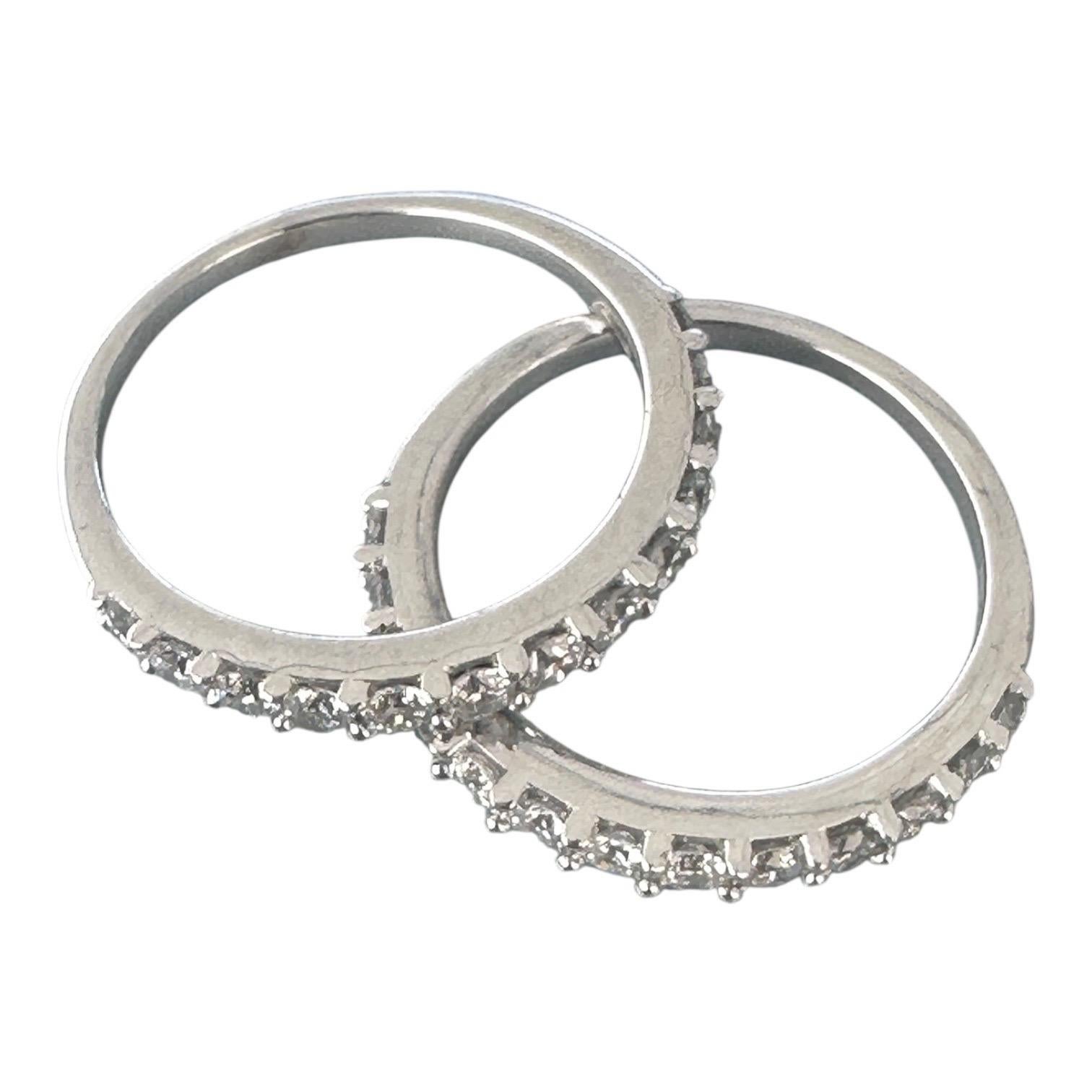 14 Karat Zwei zusammenpassende stapelbare Diamantbänder 1,50 Karat Gesamtgewicht (Rundschliff) im Angebot