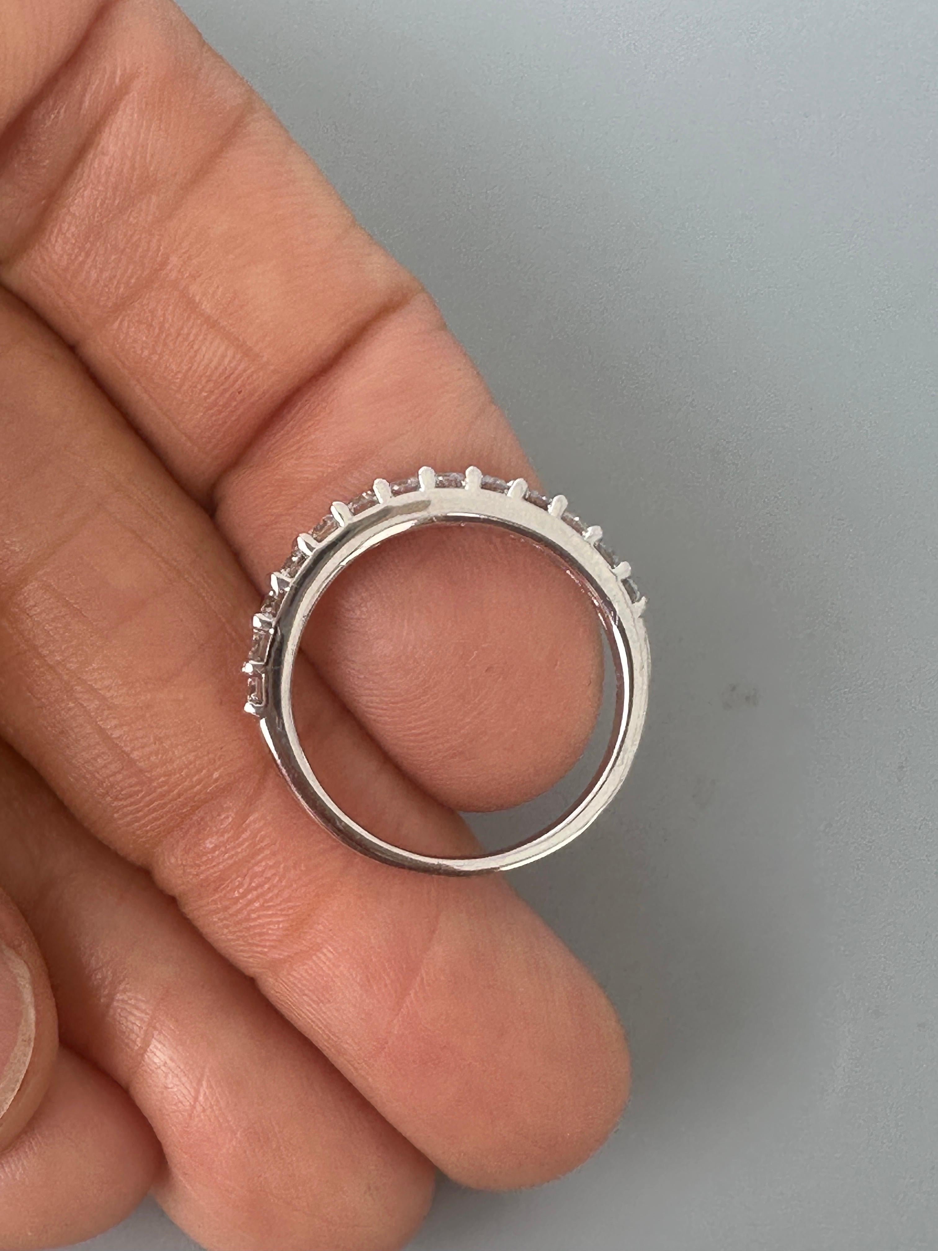 14 Karat Zwei zusammenpassende stapelbare Diamantbänder 1,50 Karat Gesamtgewicht im Angebot 2