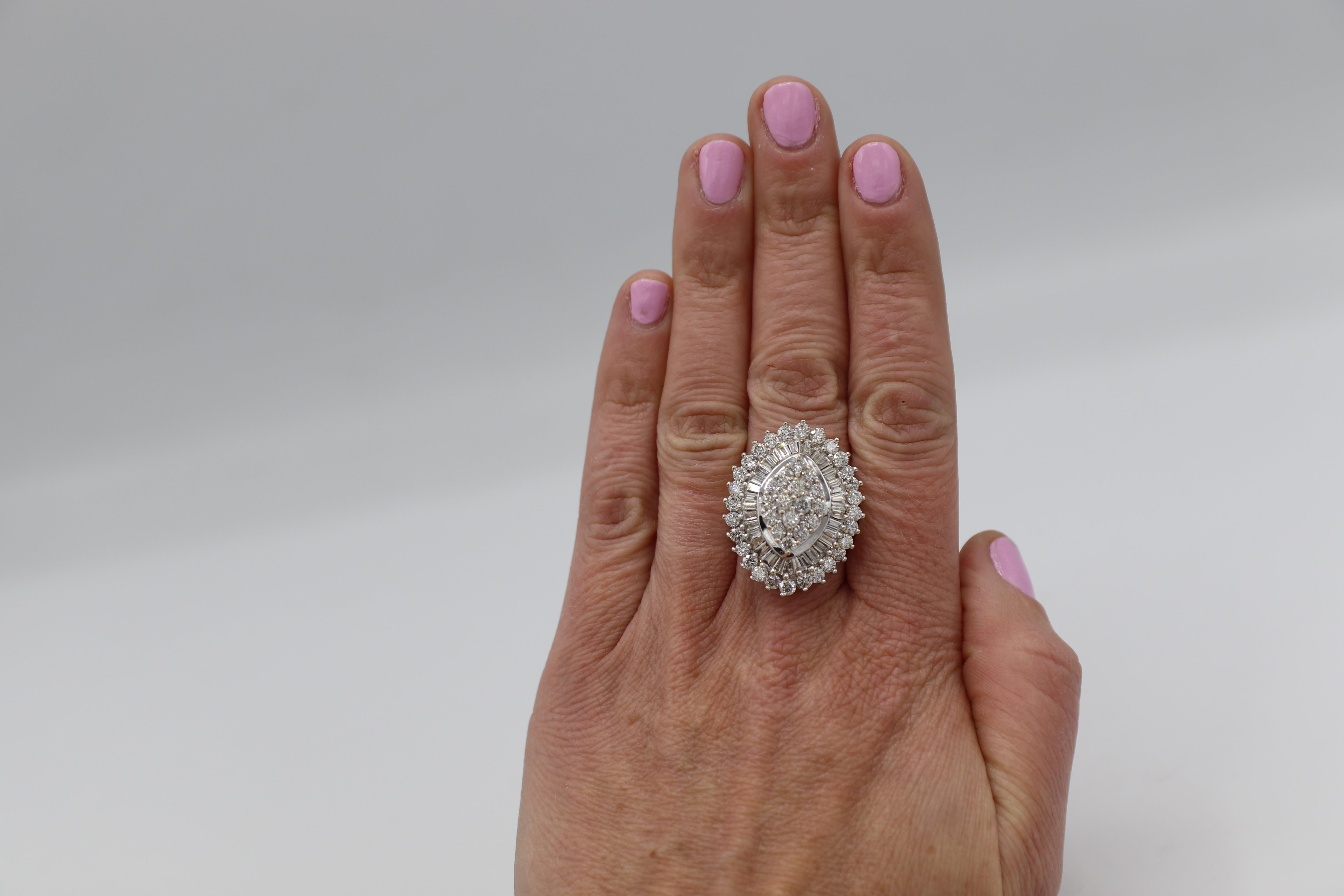 14 Karat Two-Tone 4.00 Carat Natural Diamond Cluster Cocktail Ring For Sale 4