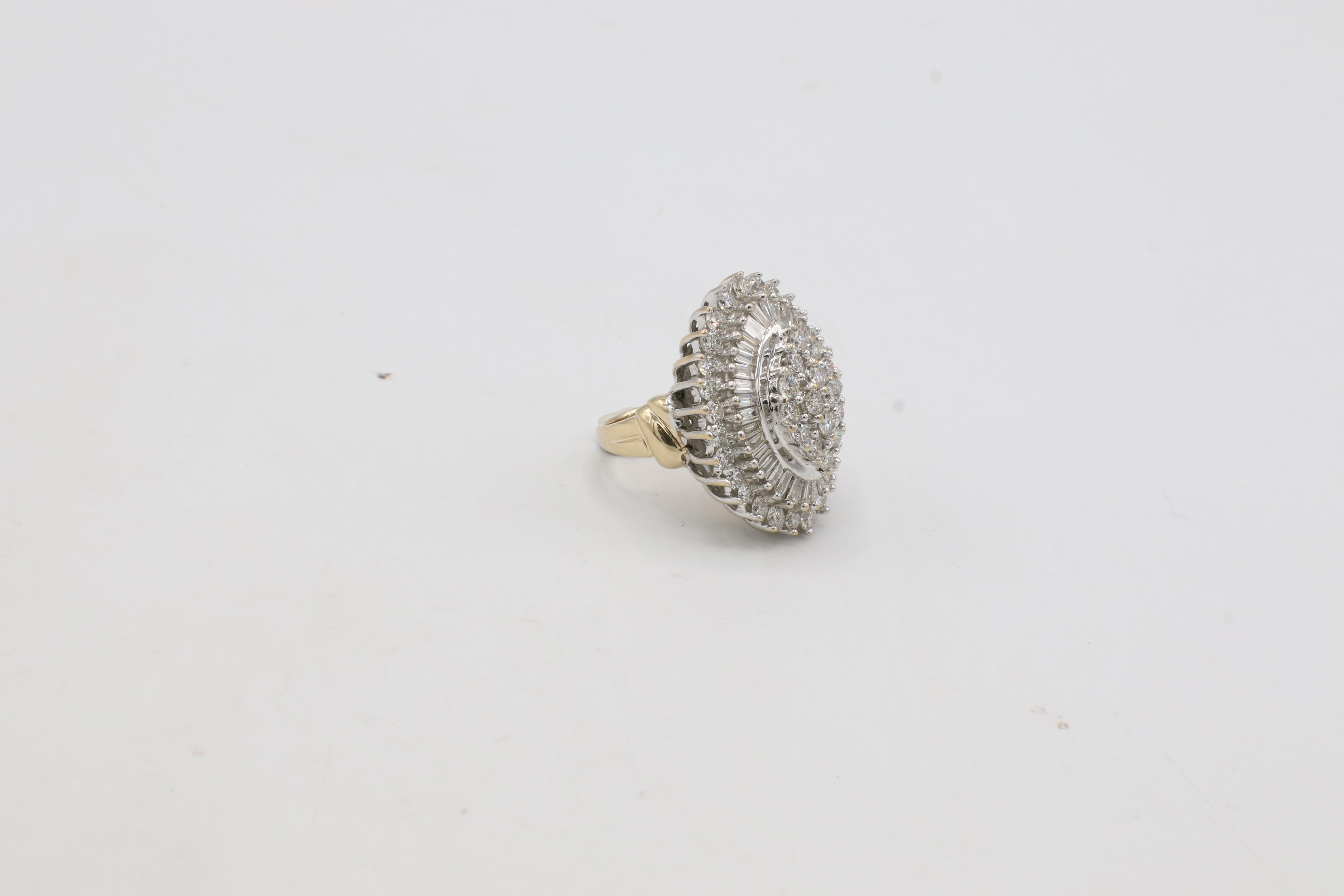 14 Karat Two-Tone 4.00 Carat Natural Diamond Cluster Cocktail Ring For Sale 1