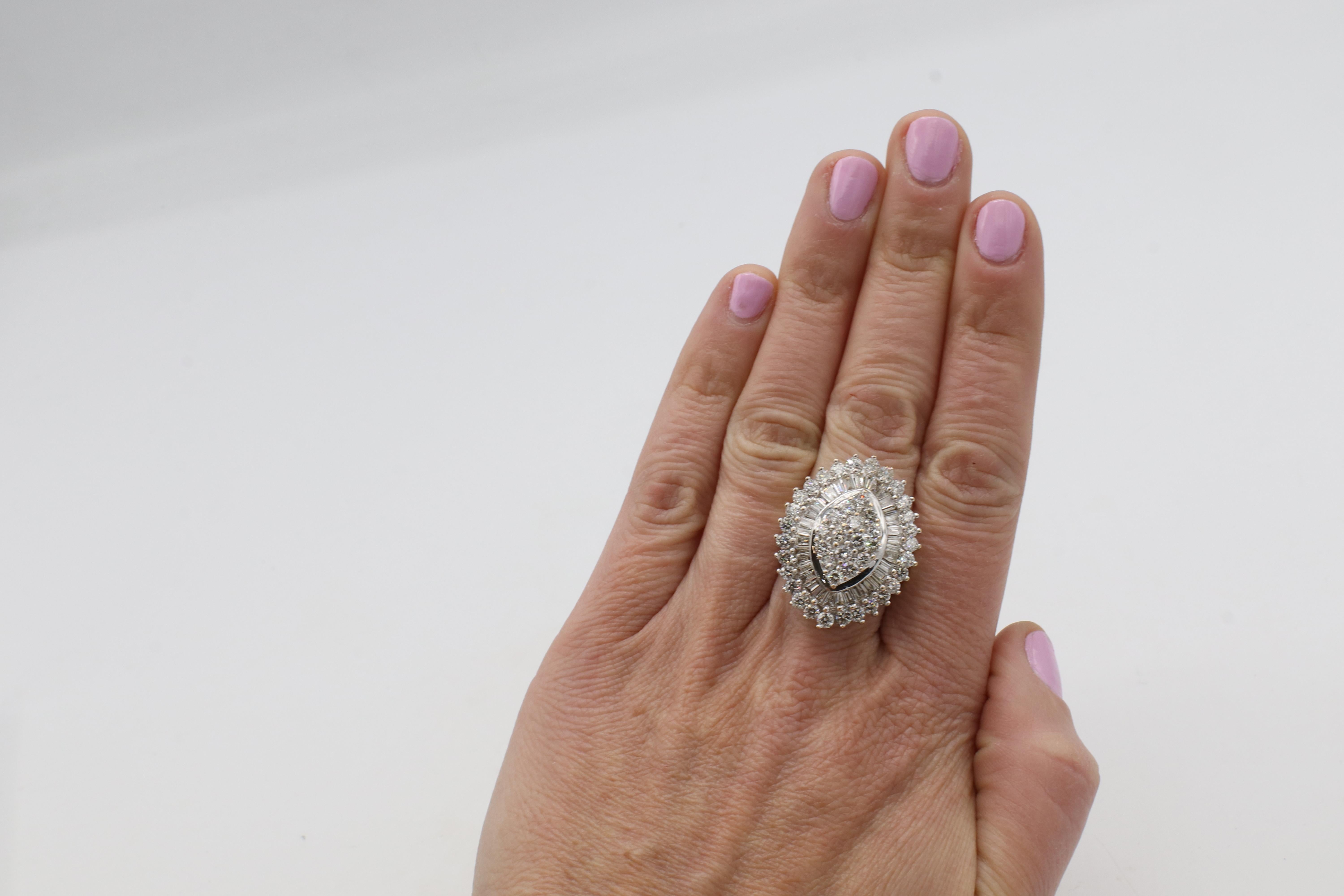 14 Karat Two-Tone 4.00 Carat Natural Diamond Cluster Cocktail Ring For Sale 3