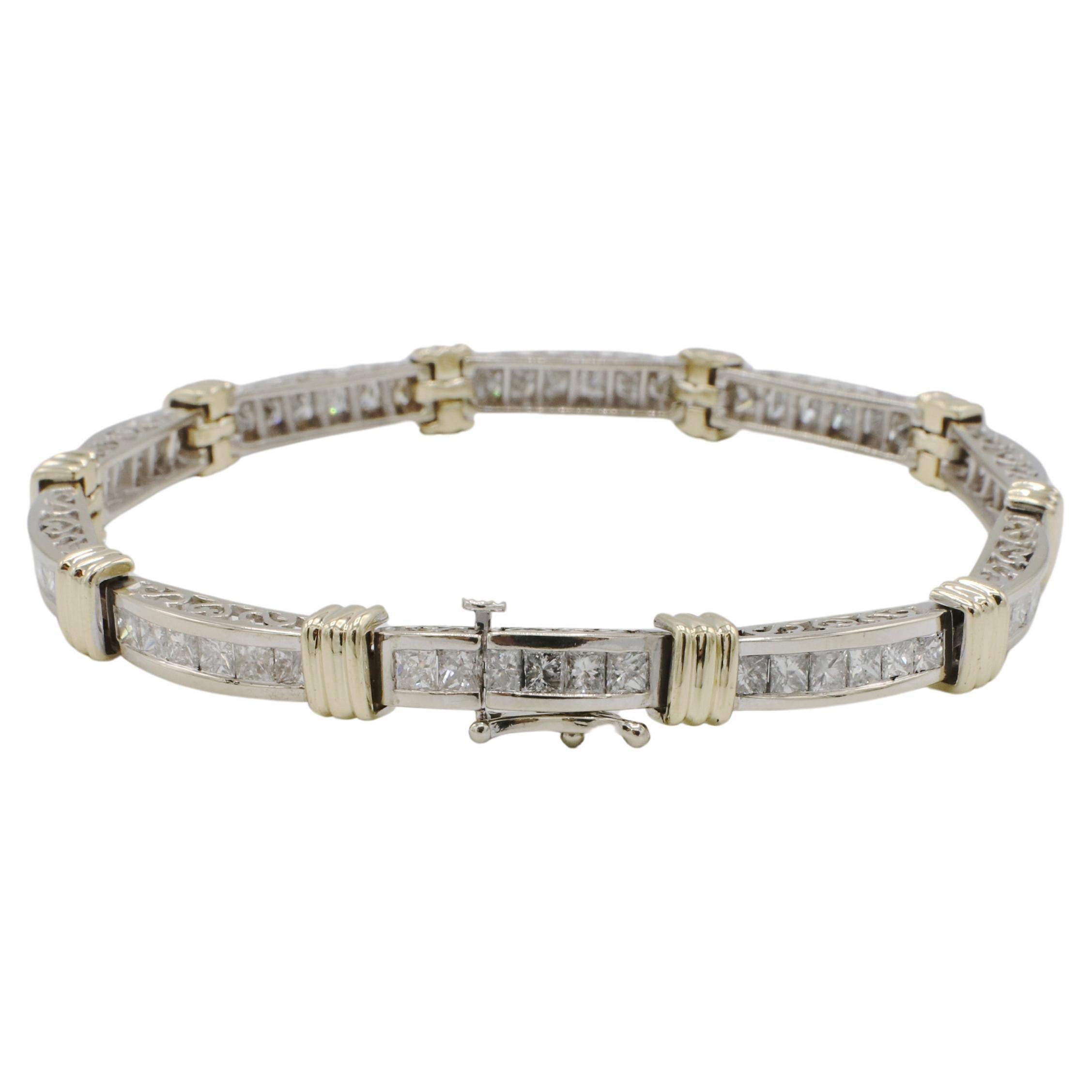 14 Karat zweifarbiges 5,50 Karat natürliches Tennisarmband mit Diamanten im Prinzessinnenschliff 
Metall: 14k Weiß-/Gelbgold
Gewicht: 20 Gramm
Diamanten: Ca. 5,50 CTW G-H VS -SI natürliche Diamanten im Prinzessinnenschliff
Länge: 7,5 Zoll
Breite: