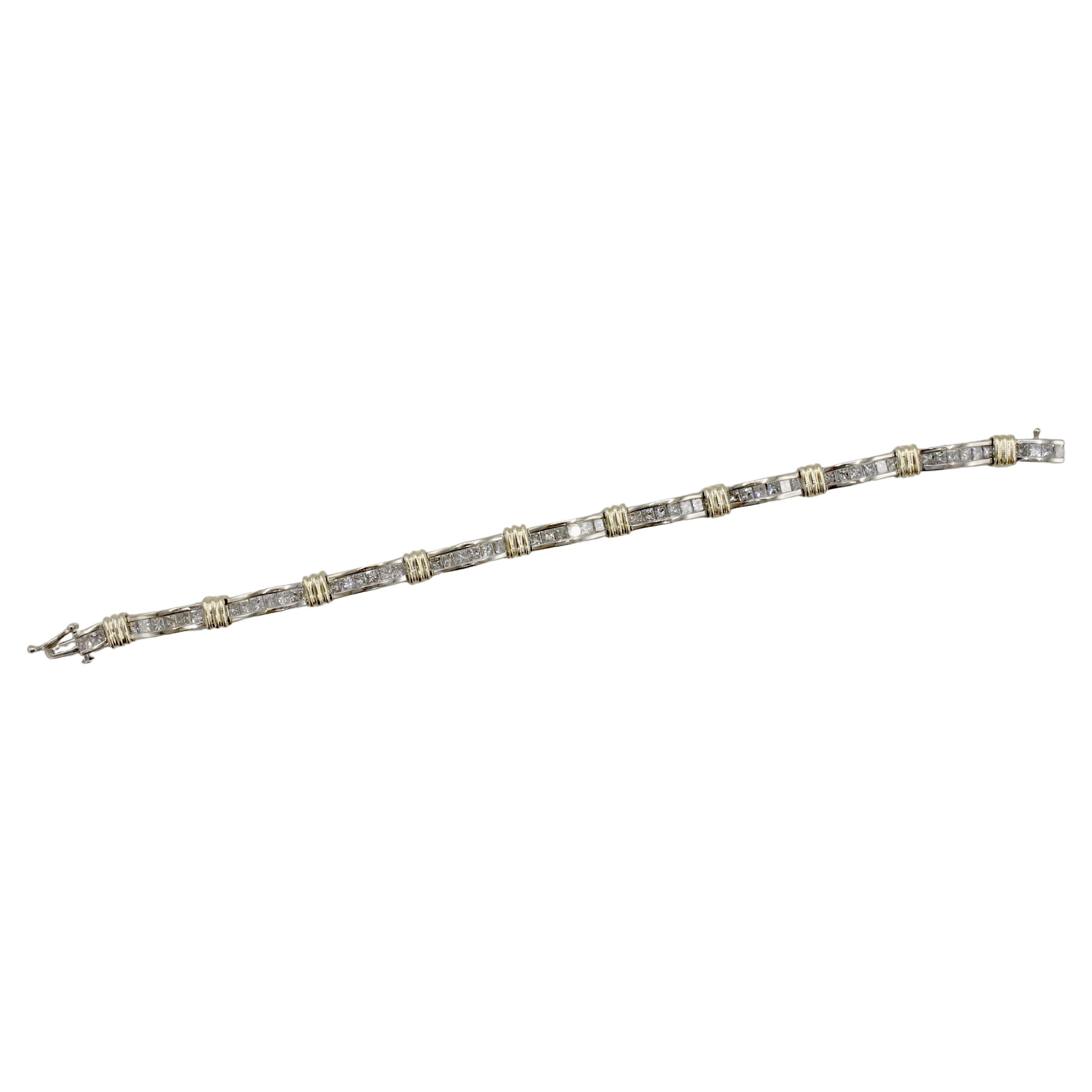 14 Karat zweifarbiges 5,50 Karat natürliches Tennisarmband mit Diamanten im Prinzessinnenschliff (Moderne) im Angebot
