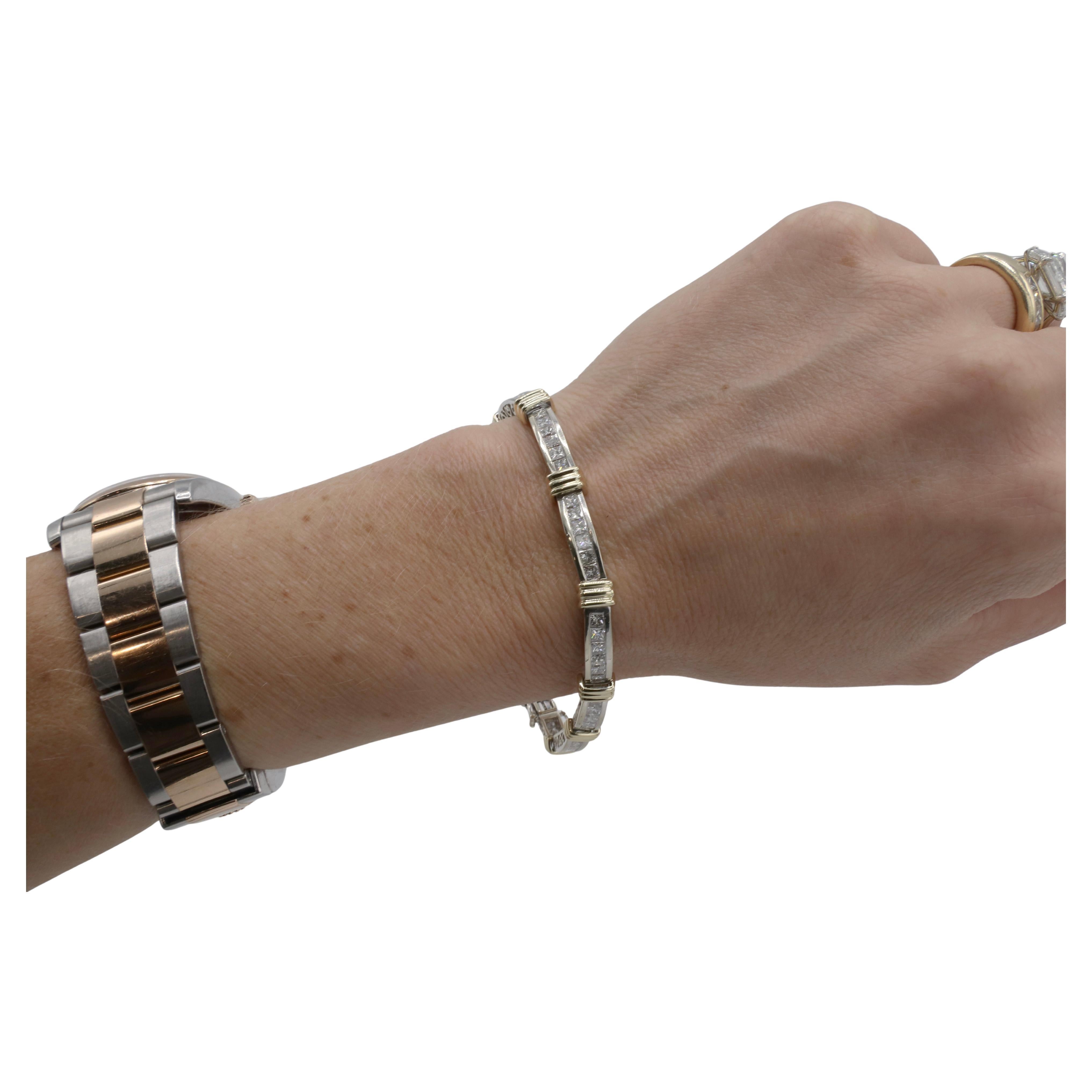 14 Karat zweifarbiges 5,50 Karat natürliches Tennisarmband mit Diamanten im Prinzessinnenschliff im Zustand „Hervorragend“ im Angebot in  Baltimore, MD