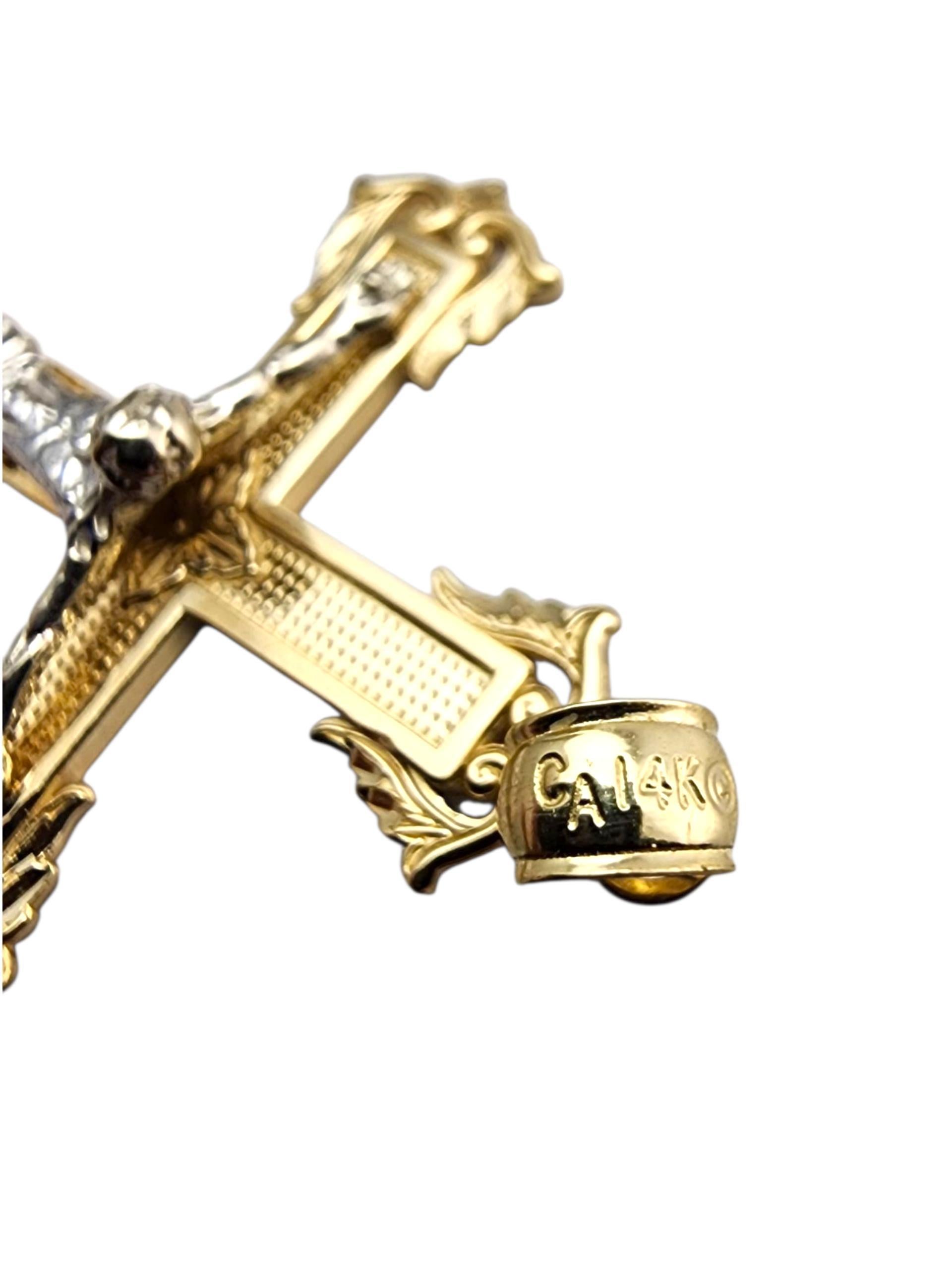 14 Karat zweifarbiger Kruzifix-Anhänger #23697 im Angebot 4