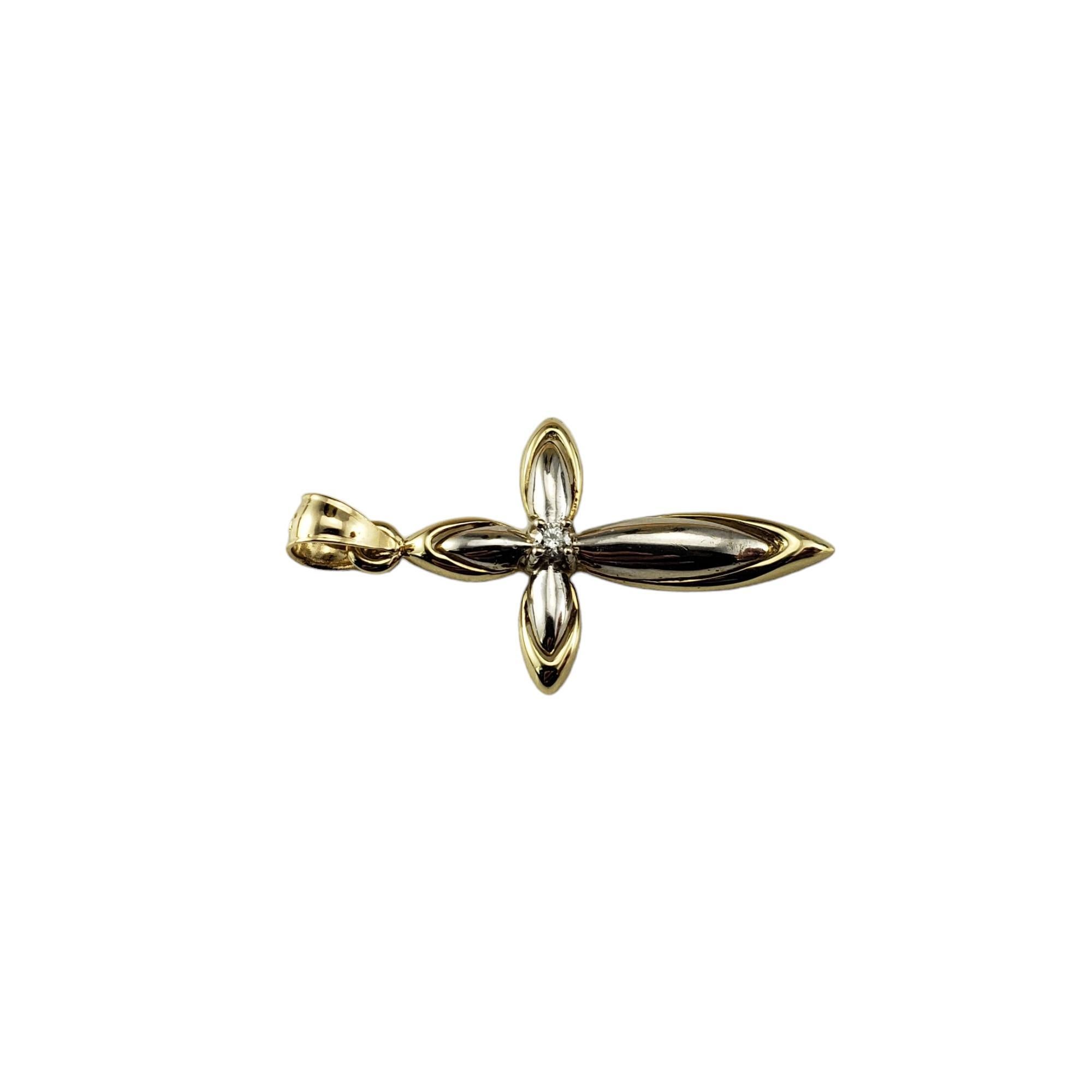 Taille brillant Pendentif croix en or bicolore 14 carats et diamants n°17419 en vente