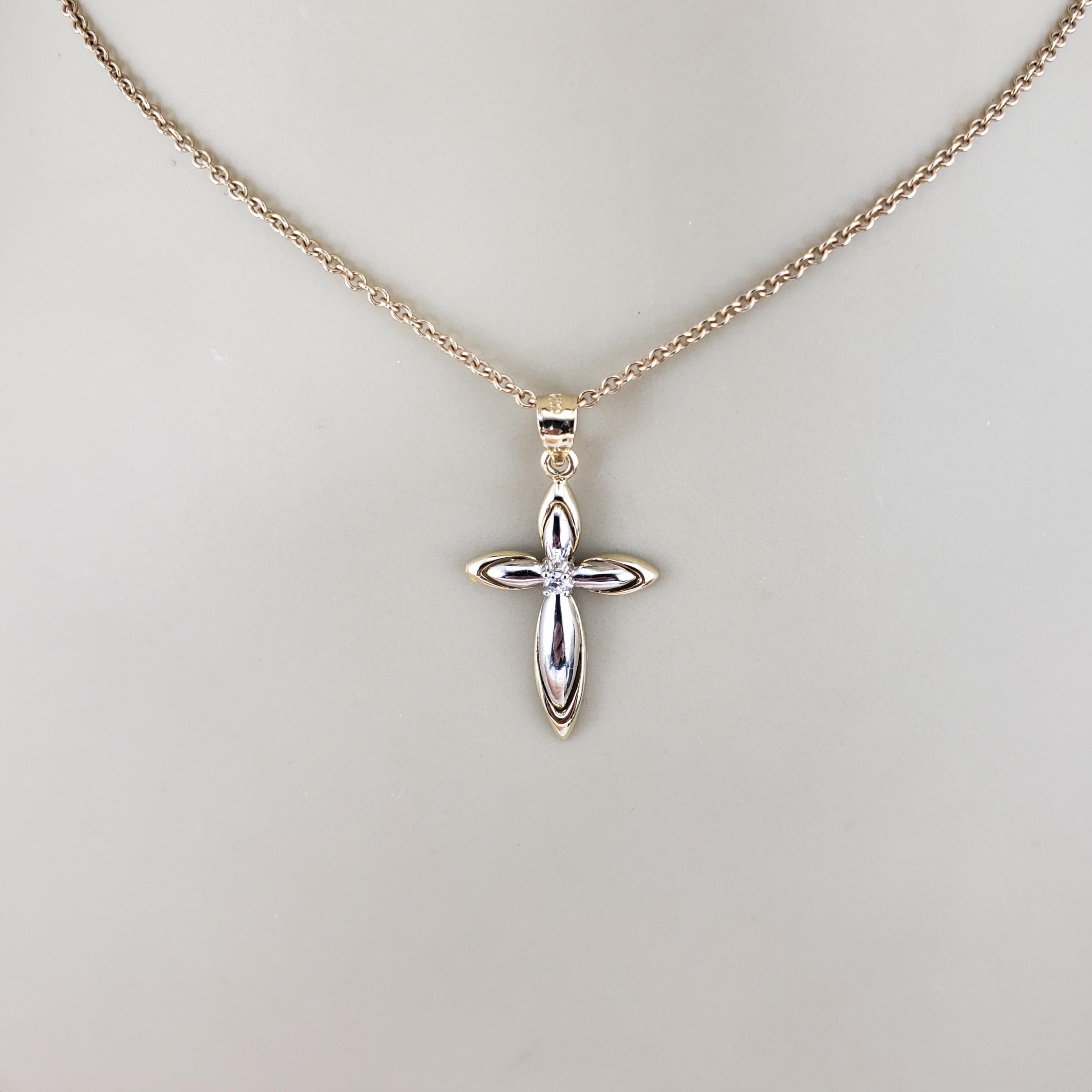 Pendentif croix en or bicolore 14 carats et diamants n°17419 en vente 3