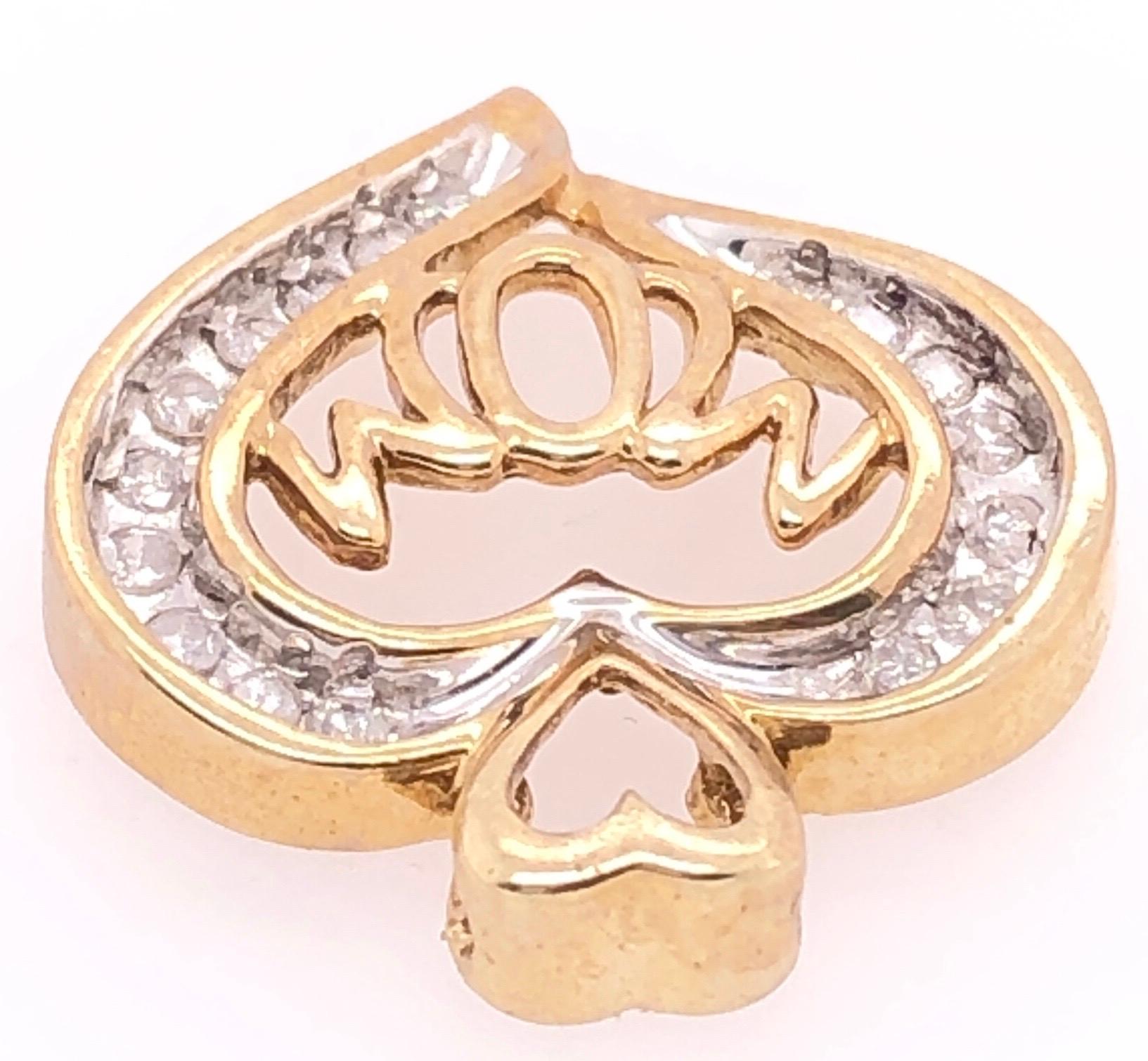 Taille ronde Pendentif breloque en forme de cœur en or bicolore 14 carats et diamants avec centre MOM en vente