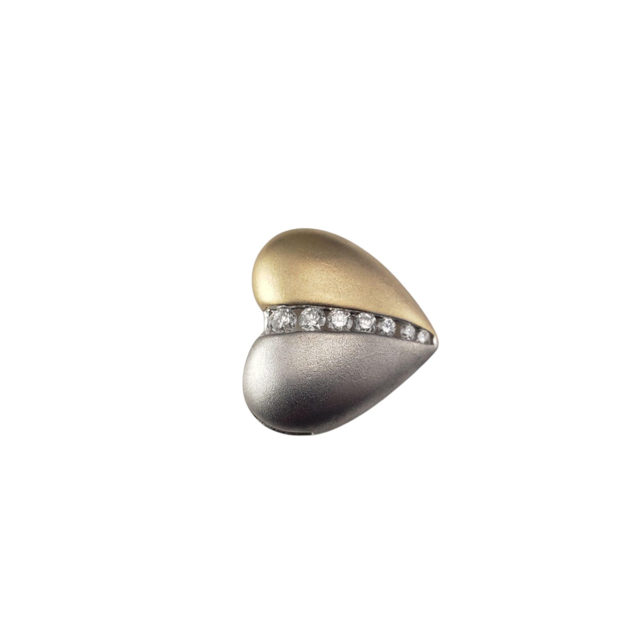Ciondolo a cuore in oro bicolore e diamanti 14 carati

Questo splendido pendente a forma di cuore presenta 7 diamanti rotondi taglio brillante incastonati in oro giallo e bianco 14K spazzolato.

Peso totale approssimativo del diamante: .16
