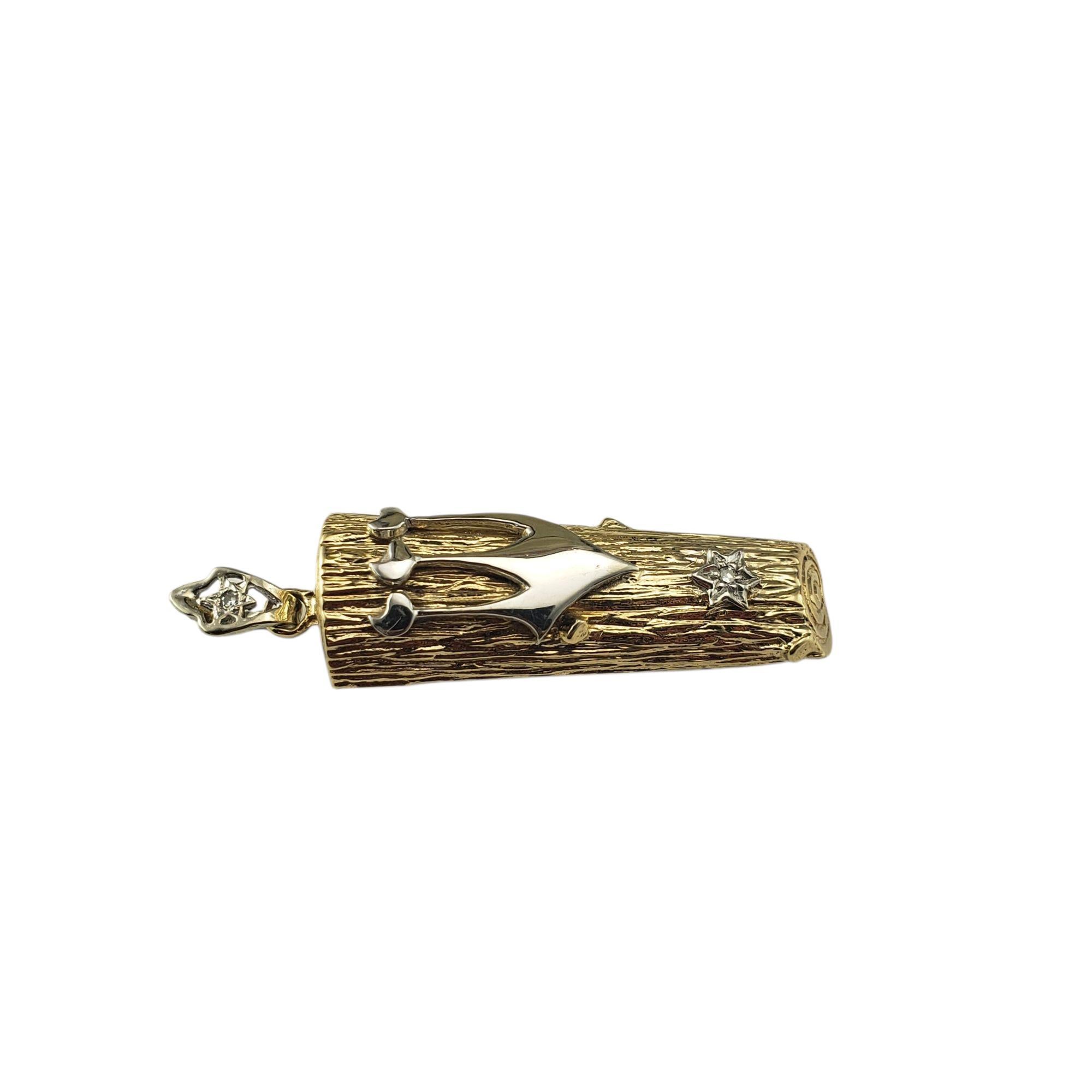 Contemporaneo 14 Karat Two-Tone Gold and Diamond Mezuzah Pendant #21872 in vendita