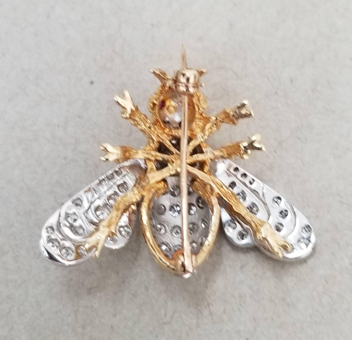 14 Karat Two-Tone Gold Diamond Bee Pin In New Condition For Sale In Los Angeles, CA