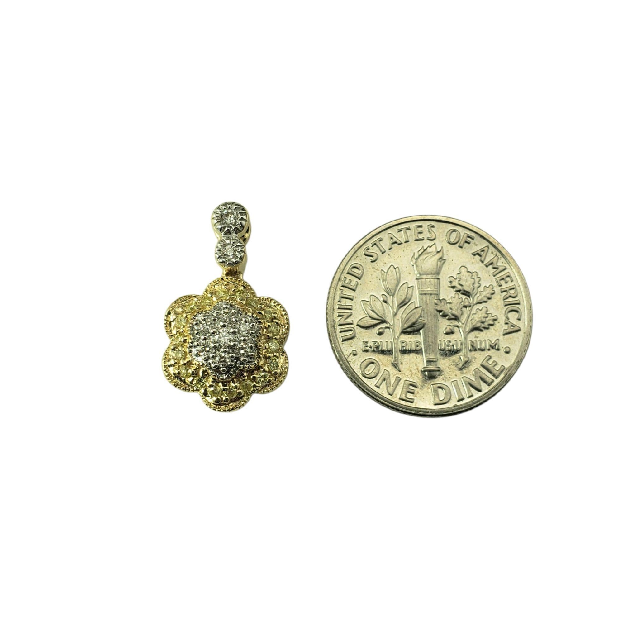 Ciondolo con fiore di diamante in oro 14 carati bicolore #21392 in vendita 1