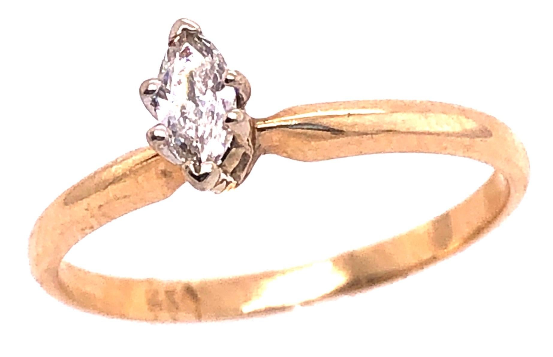 Women's or Men's 14 Karat Two-Tone Gold Diamond Solitaire Engagement Ring 0.15 TDW For Sale