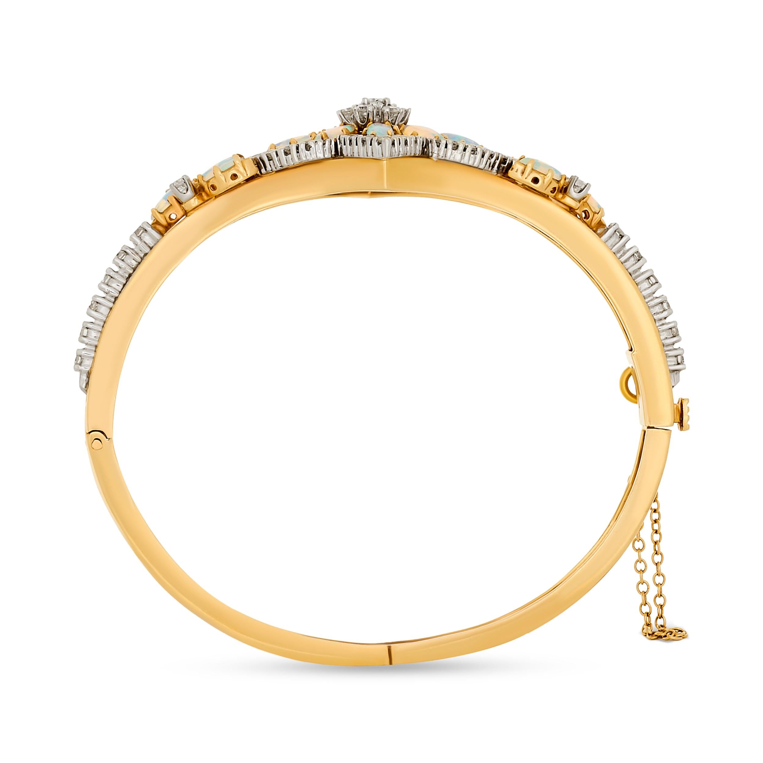 Taille Marquise Bracelet en or bicolore 14 carats avec opale et diamant en vente