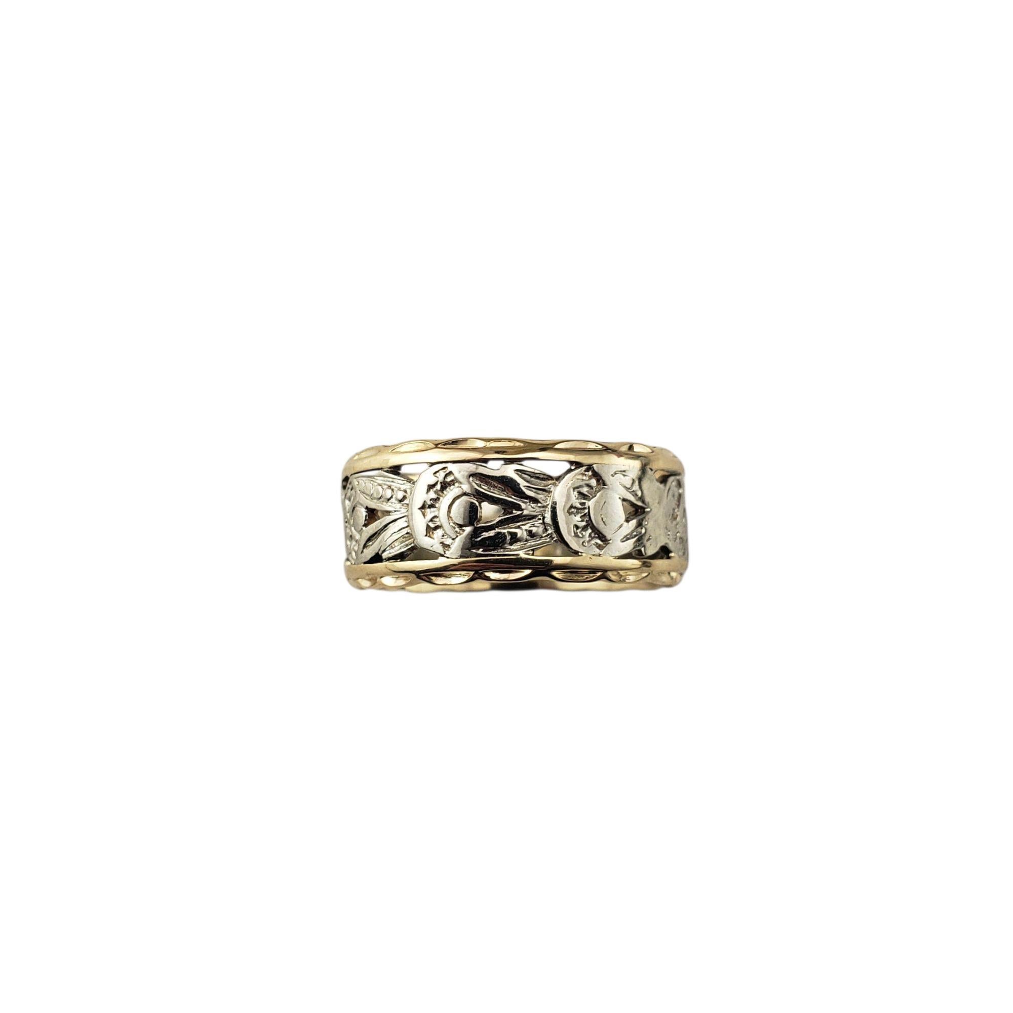 14 Karat Two Tone Gold Band Ring Size 10

Beautifully crafted from 14K gold, this elegant band features a white gold center with ornate detailing framed by a classic yellow gold border. 

Width: 8.5 mm. Depth: 1.2 mm

Ring Size: 10

Weight: 5.0 gr./