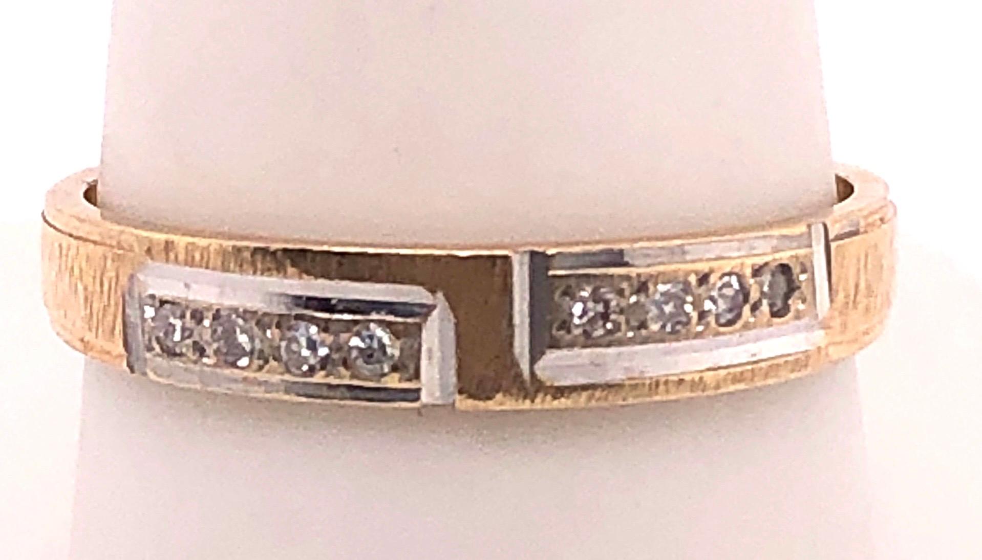 14 Karat Two-Tone Gold Wedding Band with Diamonds 0.25 TDW In Good Condition For Sale In Stamford, CT