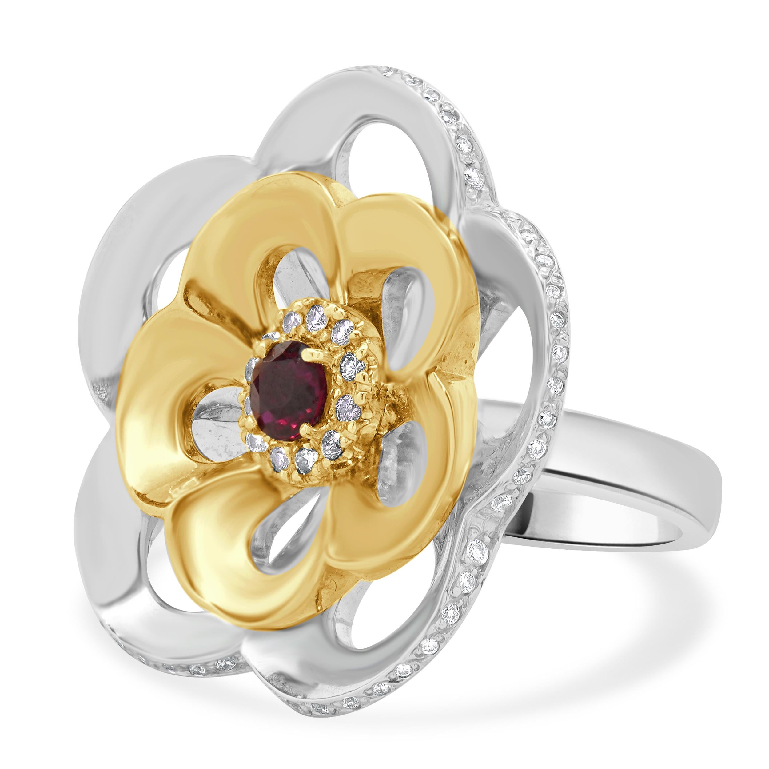 Designer: personalizzato
Materiale: 14K rosa e bianco
Diamante: taglio rotondo brillante = 0,68cttw
Colore: G
Chiarezza: SI1
Rubino: 1 taglio ovale = 0,71cttw
Dimensioni: la parte superiore dell'anello misura 33 mm di larghezza
Misura dell'anello: