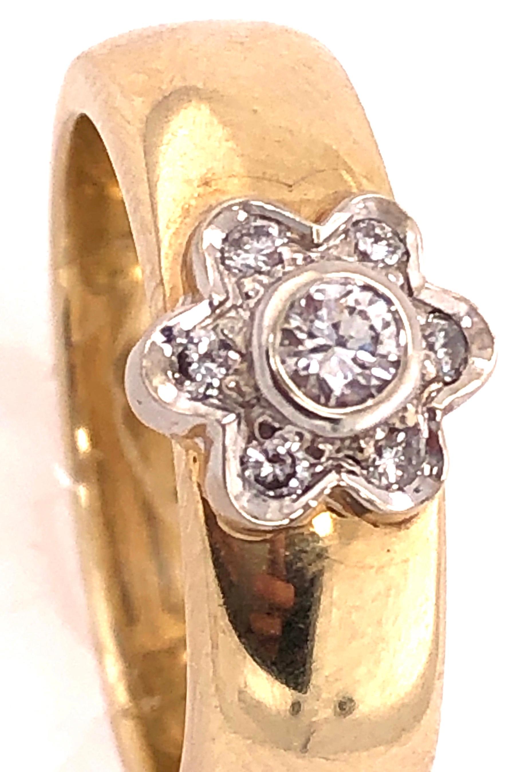 14 Karat Two-Tone Yellow and White Gold with Diamond Flower Ring 0.50 TDW For Sale 2
