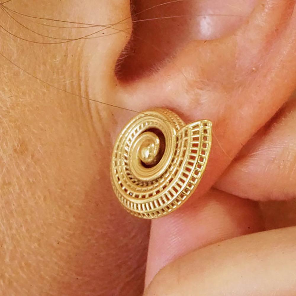 
14k gold Unique Statement Contemporary Earrings [Pair of earrings]

Yellow gold earrings, designed in a spiral shape. Those amazing gold stud earrings made with 3D printing techniques. Design with net texture. Elegant and yet simple. Great for an