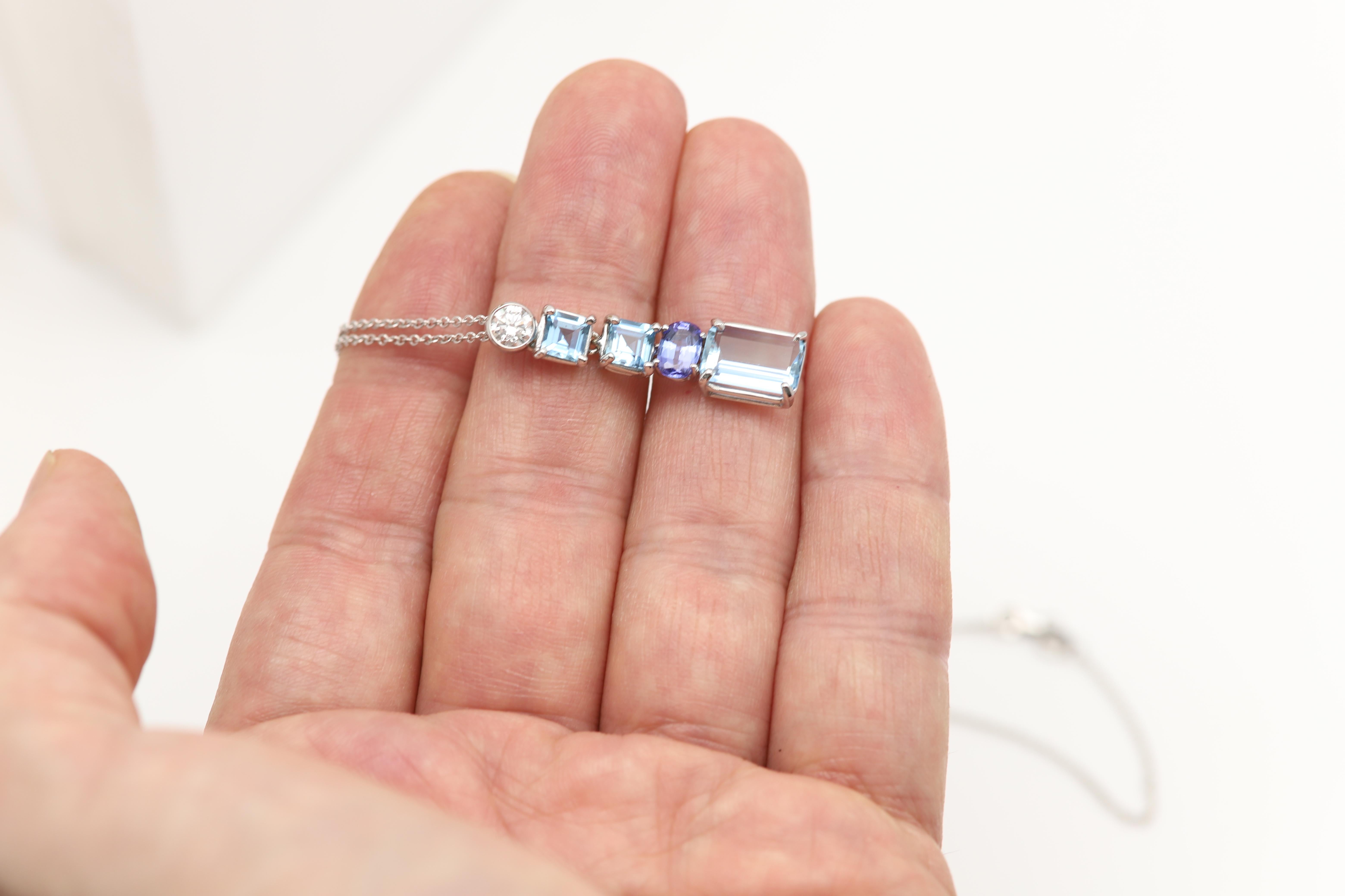 14 Karat Vintage Aquamarin Anhänger 14k White Gold Dangle Natural Aquamarin Damen im Angebot
