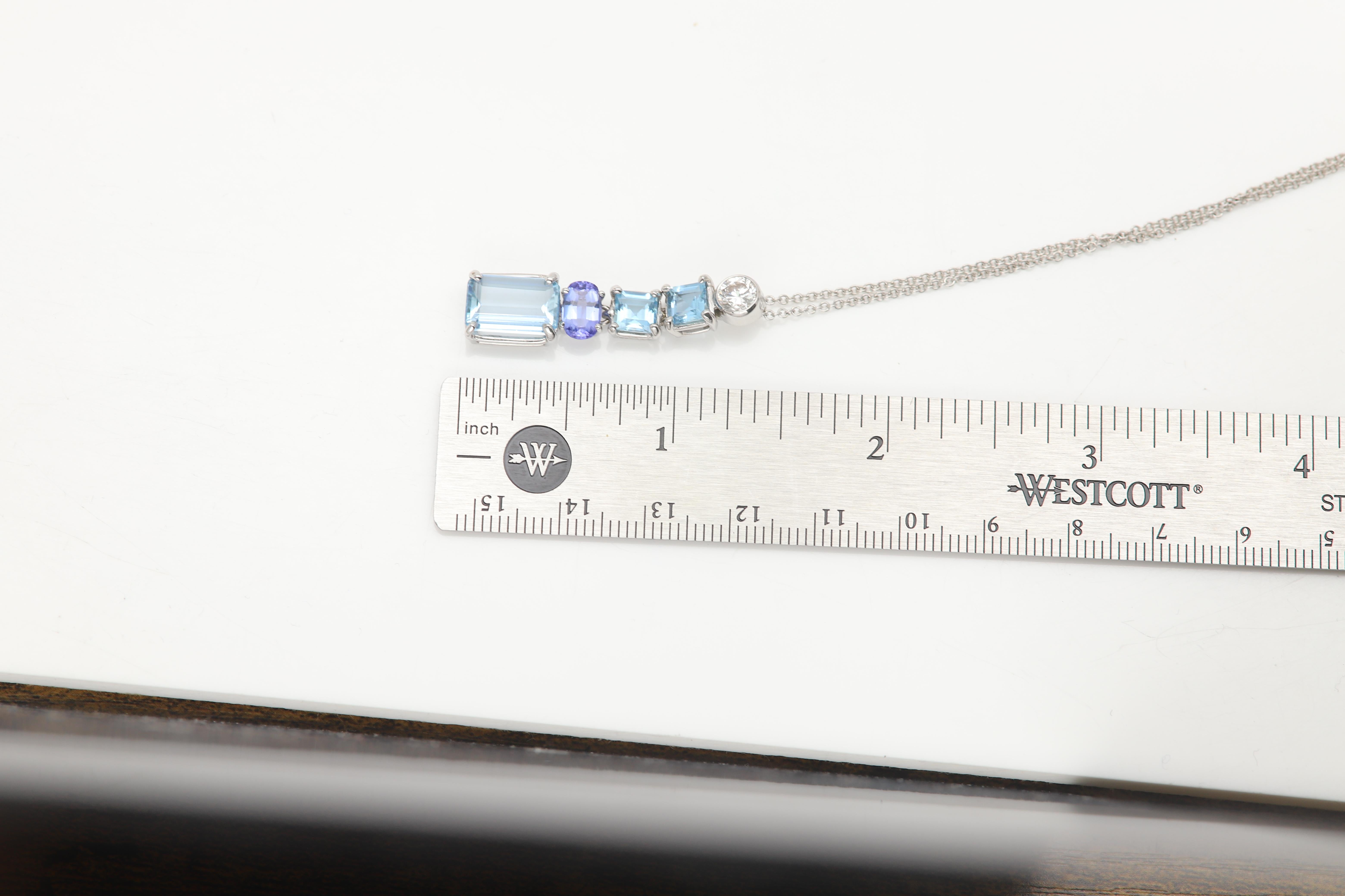 14 Karat Vintage Aquamarin Anhänger 14k White Gold Dangle Natural Aquamarin im Angebot 1