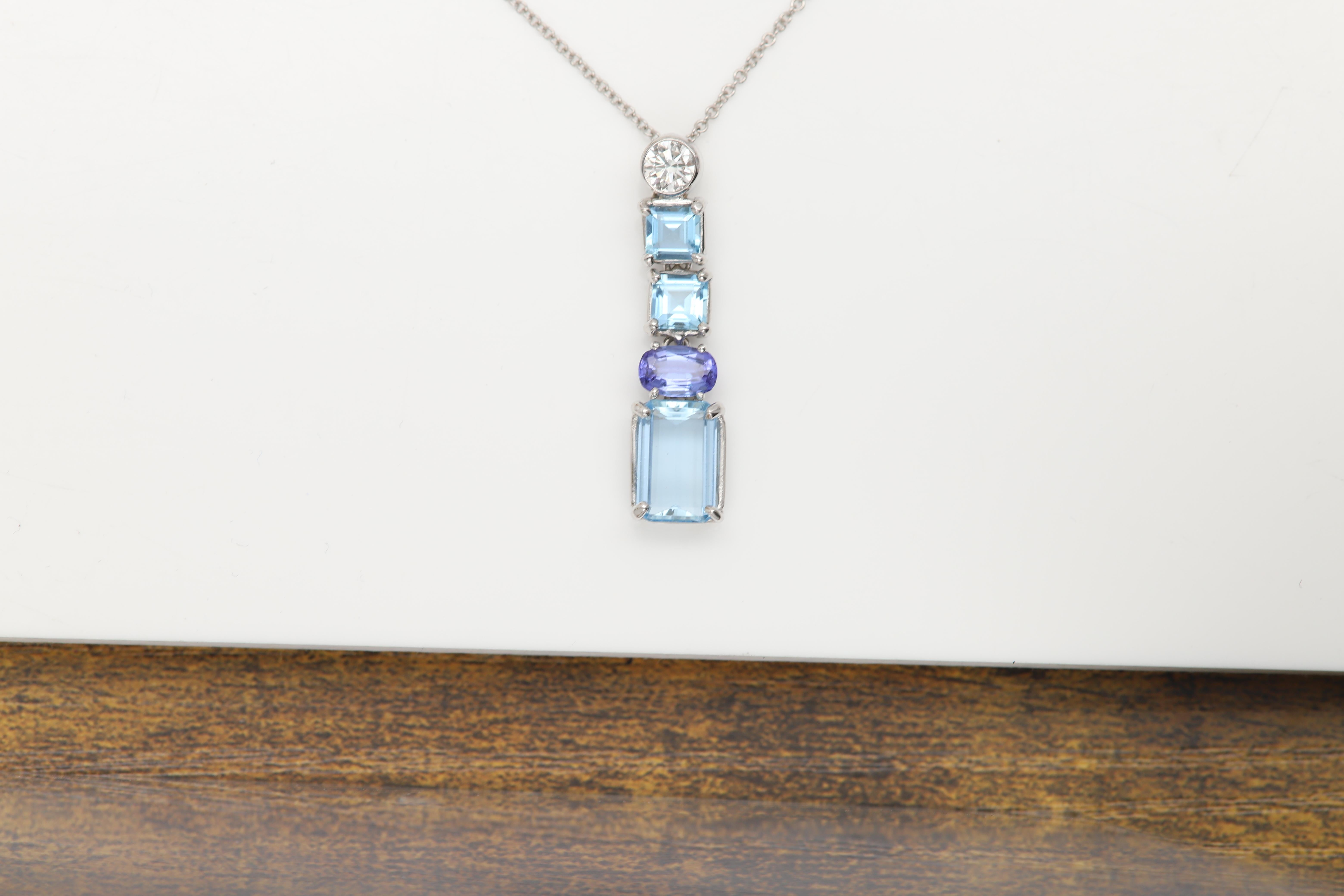 14 Karat Vintage Aquamarin Anhänger 14k White Gold Dangle Natural Aquamarin im Angebot 2