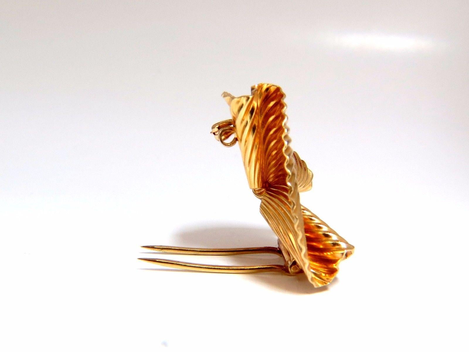 Vintage Gold pin.

Illegible maker's mark.

New condition.

1.4 X 1.4 inch

Depth: .26 inch

14kt. yellow gold 

13.5 grams