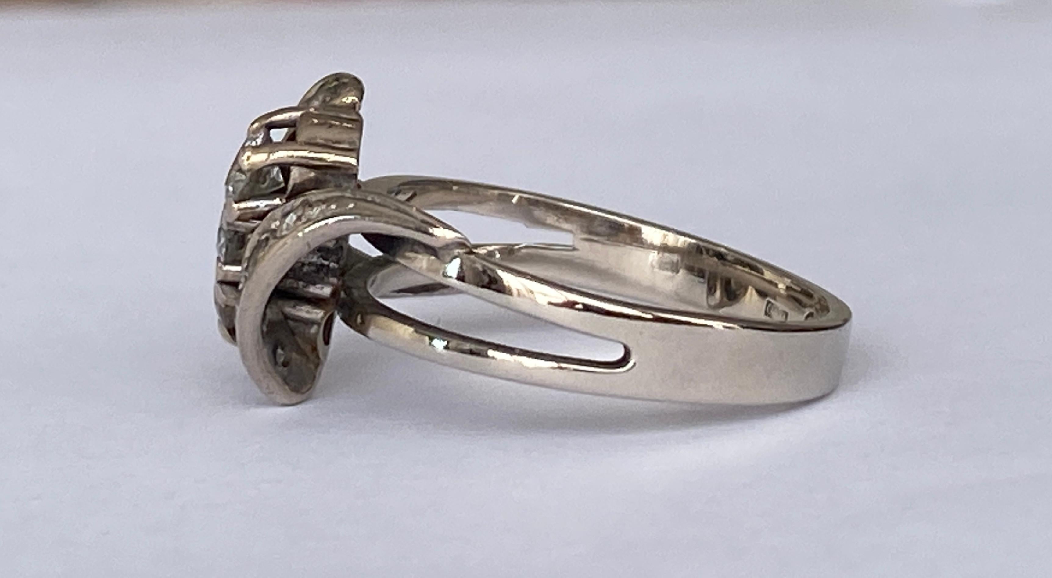 14 Karat  Vintage White Gold Cocktail Ring with Diamonds In Good Condition For Sale In AMSTERDAM, NL