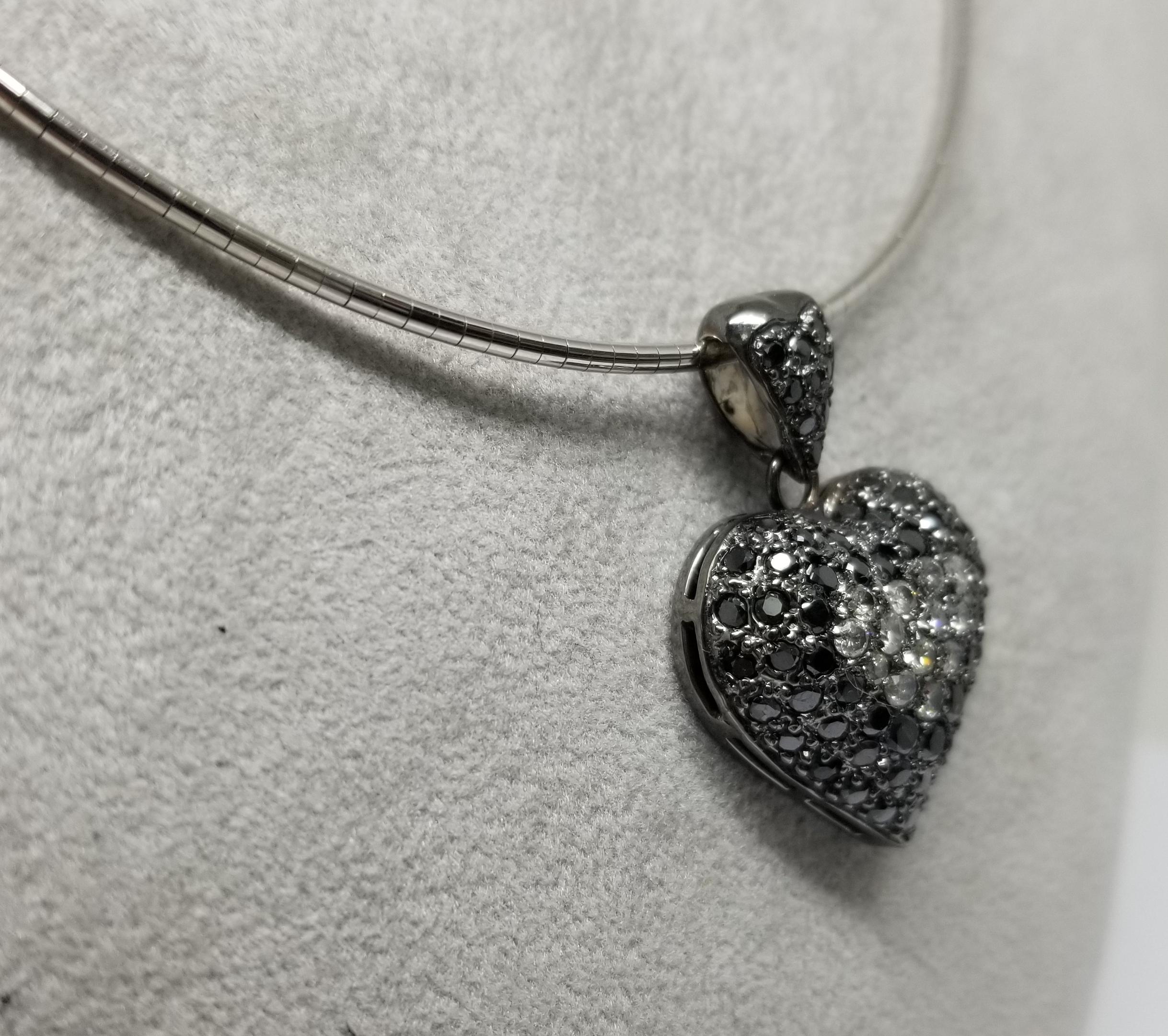 Contemporary 14 Karat White and Black Diamond Heart Pendant For Sale
