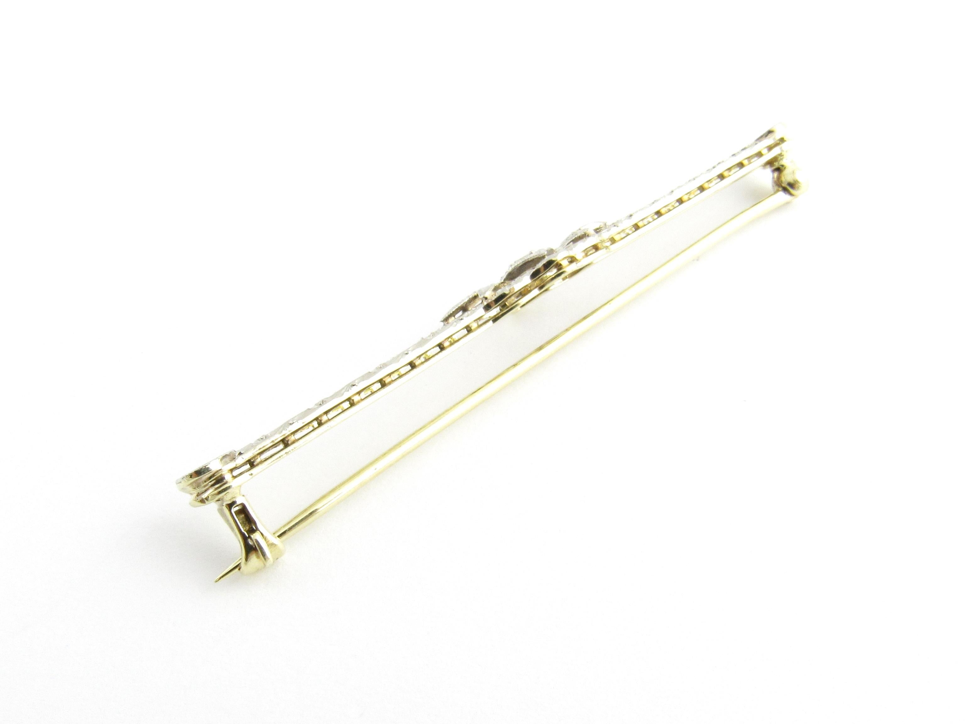 Vintage 14 Karat White and Yellow Gold and Diamond Bar Pin

This lovely bar pin features one round brilliant cut diamond set in beautifully detailed 14K white and yellow gold filigree.

Approximate total diamond weight: .03 ct.

Diamond clarity: