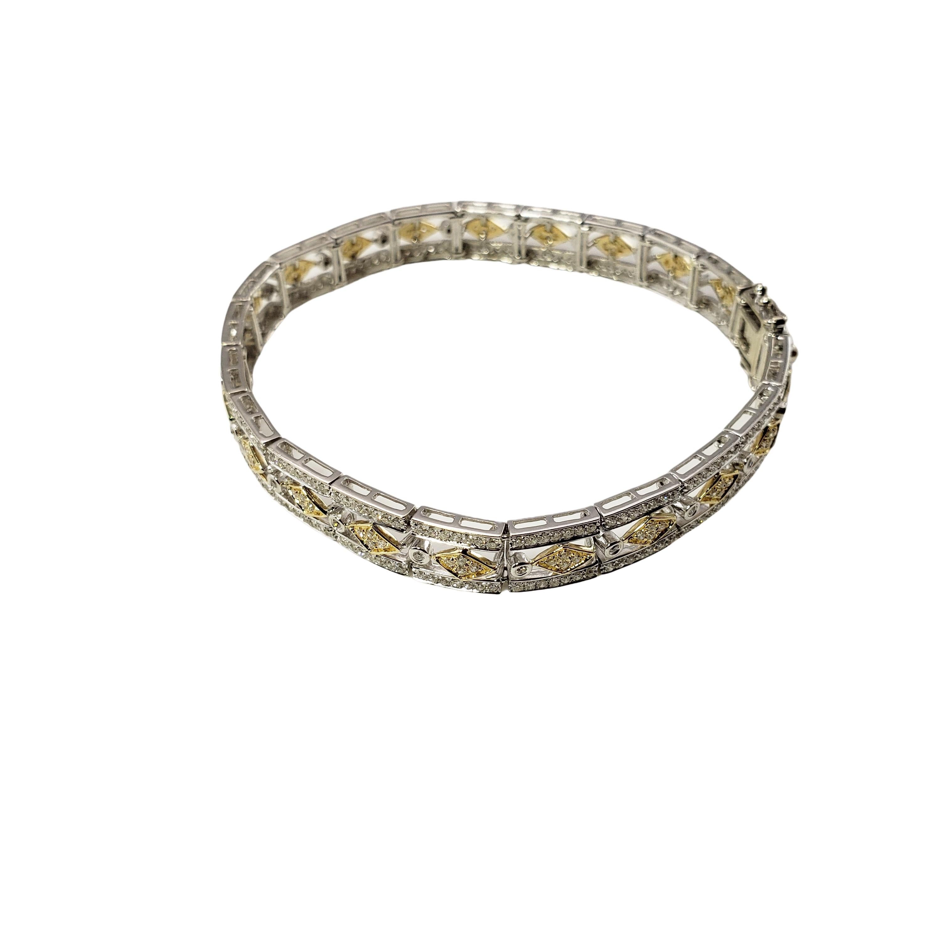 14 Karat White and Yellow Gold Diamond Bracelet In Good Condition For Sale In Washington Depot, CT