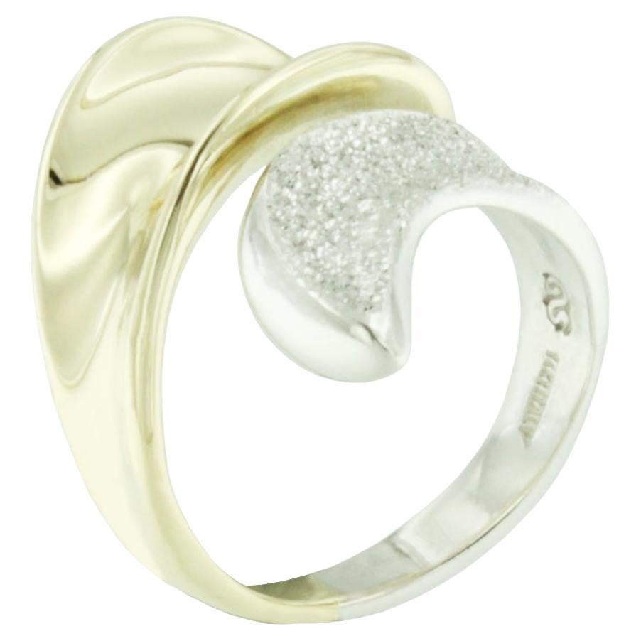 Ring in 14k white and yellow gold

Size of ring: EU 11.5  - USA 51.5

All Stanoppi Jewelry is new and has never been previously owned or worn. Each item will arrive at your door beautifully gift wrapped in Stanoppi  boxes, put inside an elegant