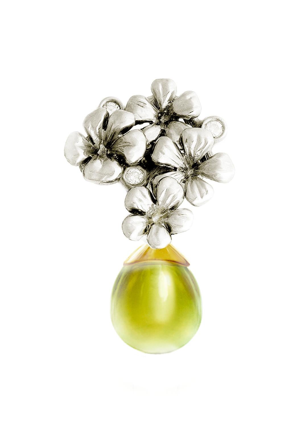 Two-tone Gold Plum Flowers Drop Earrings with Diamonds in White and Yellow Gold For Sale 1