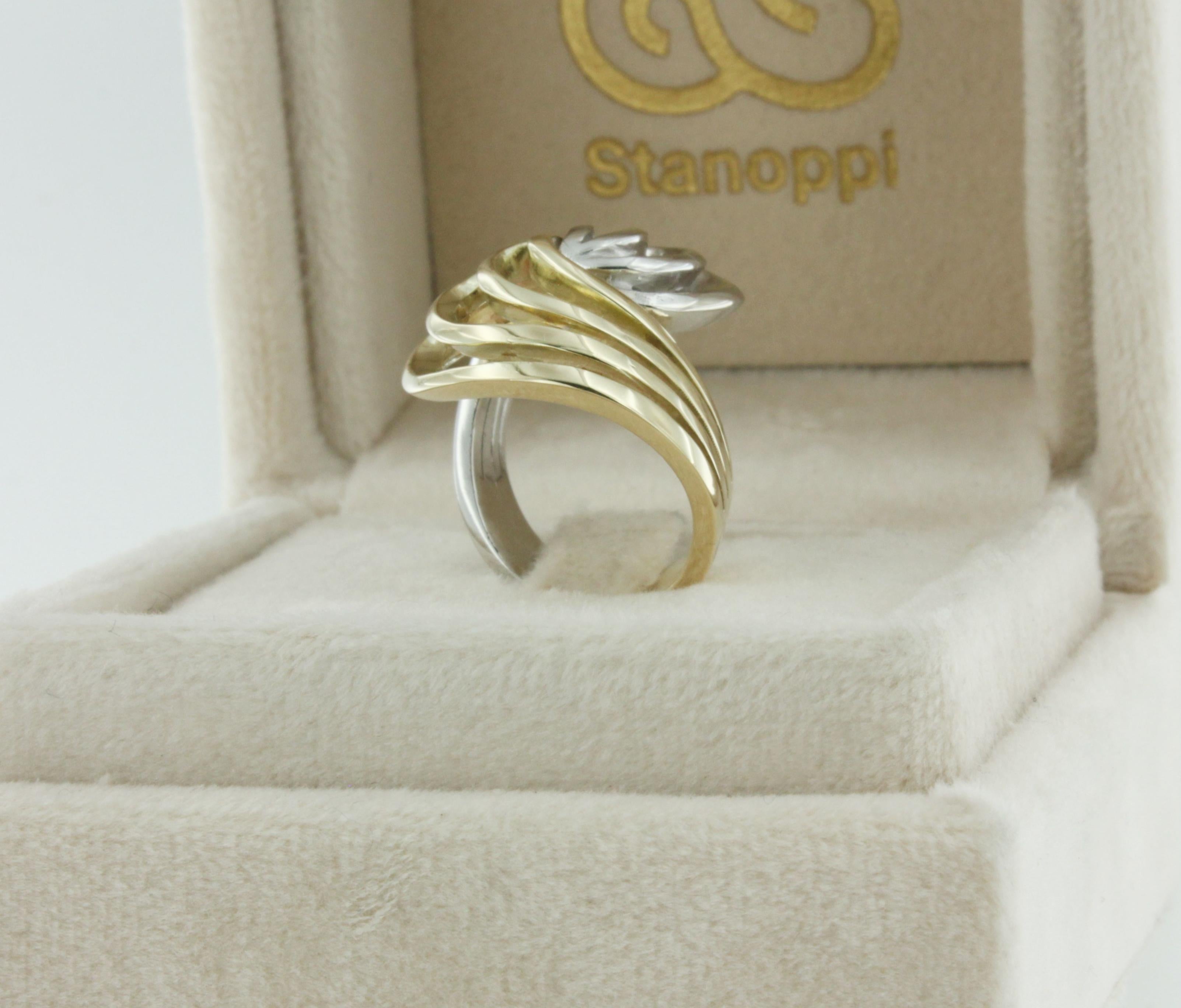 14 Karat White and Yellow Gold Modern Made in Italy Cocktail Ring For Sale 1