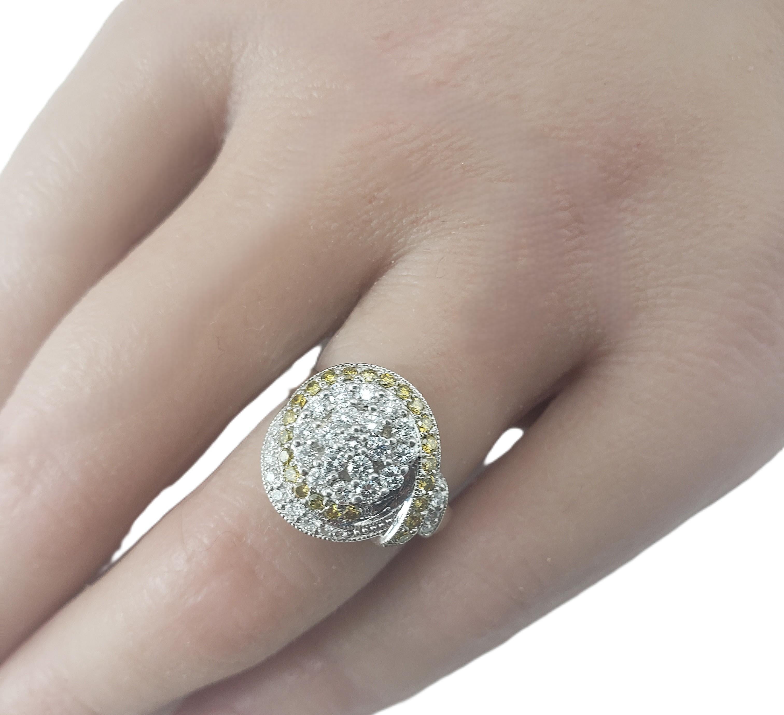 Bague en or blanc et jaune 14 carats avec diamants jaunes et blancs Taille 5 #22570 en vente 2