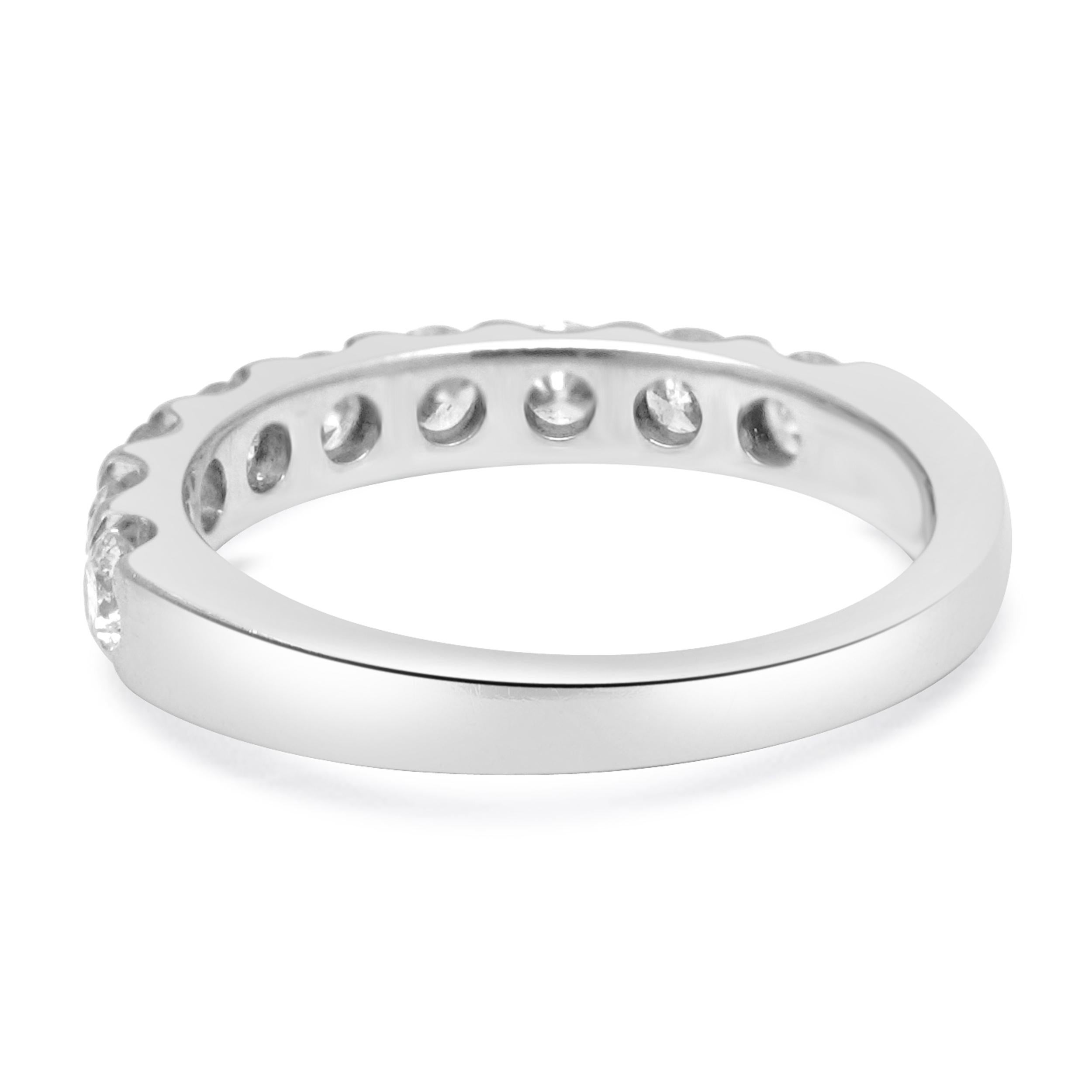 14 Karat Weiß Diamant Gemeinsame Pronged Jahrestag Band im Zustand „Hervorragend“ im Angebot in Scottsdale, AZ