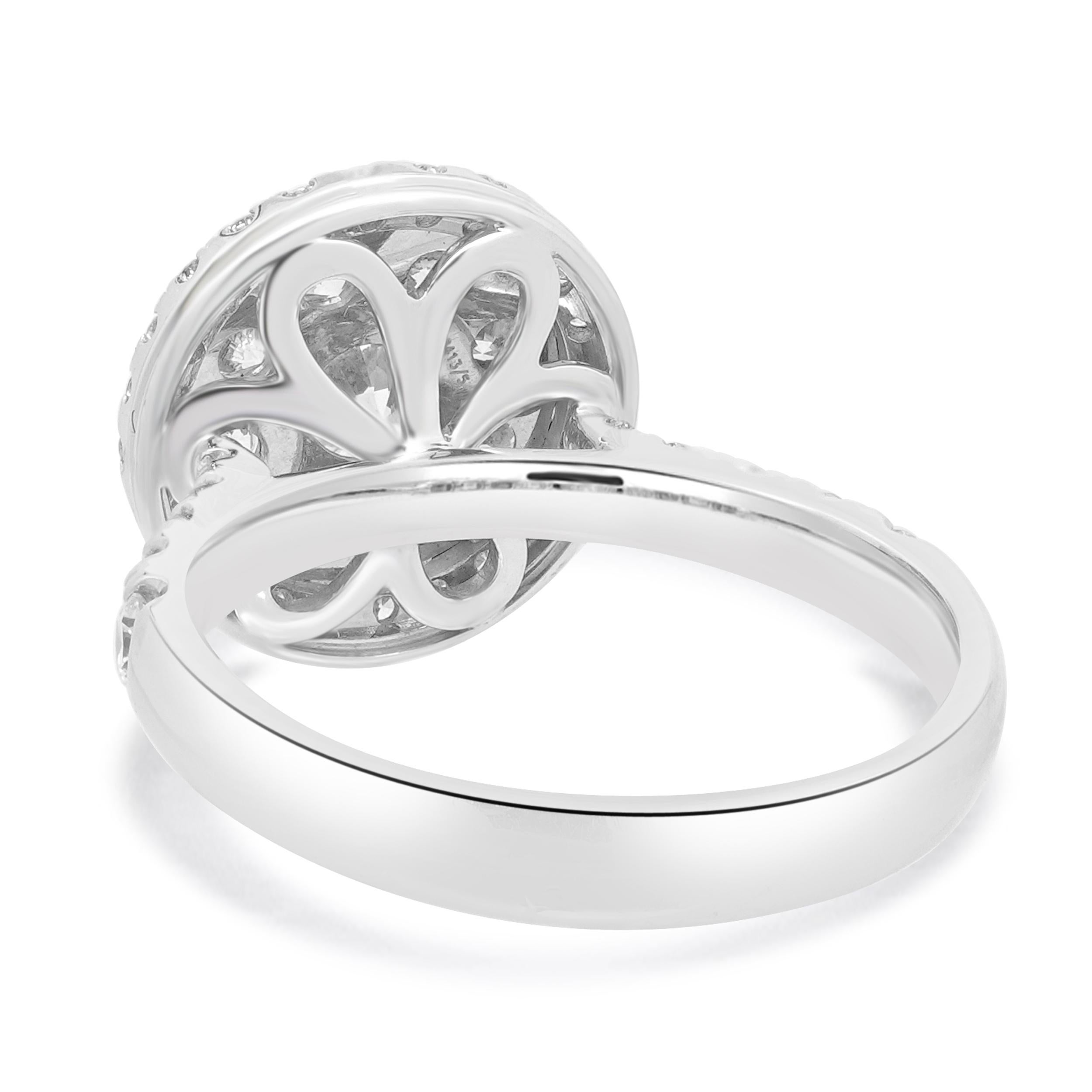 14 Karat Weißer Diamant Verlobungsring Cluster (Rundschliff) im Angebot