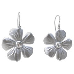 Boucles d'oreilles en forme de fleur en pervenche en or blanc 14 carats avec diamants blancs certifiés GIA