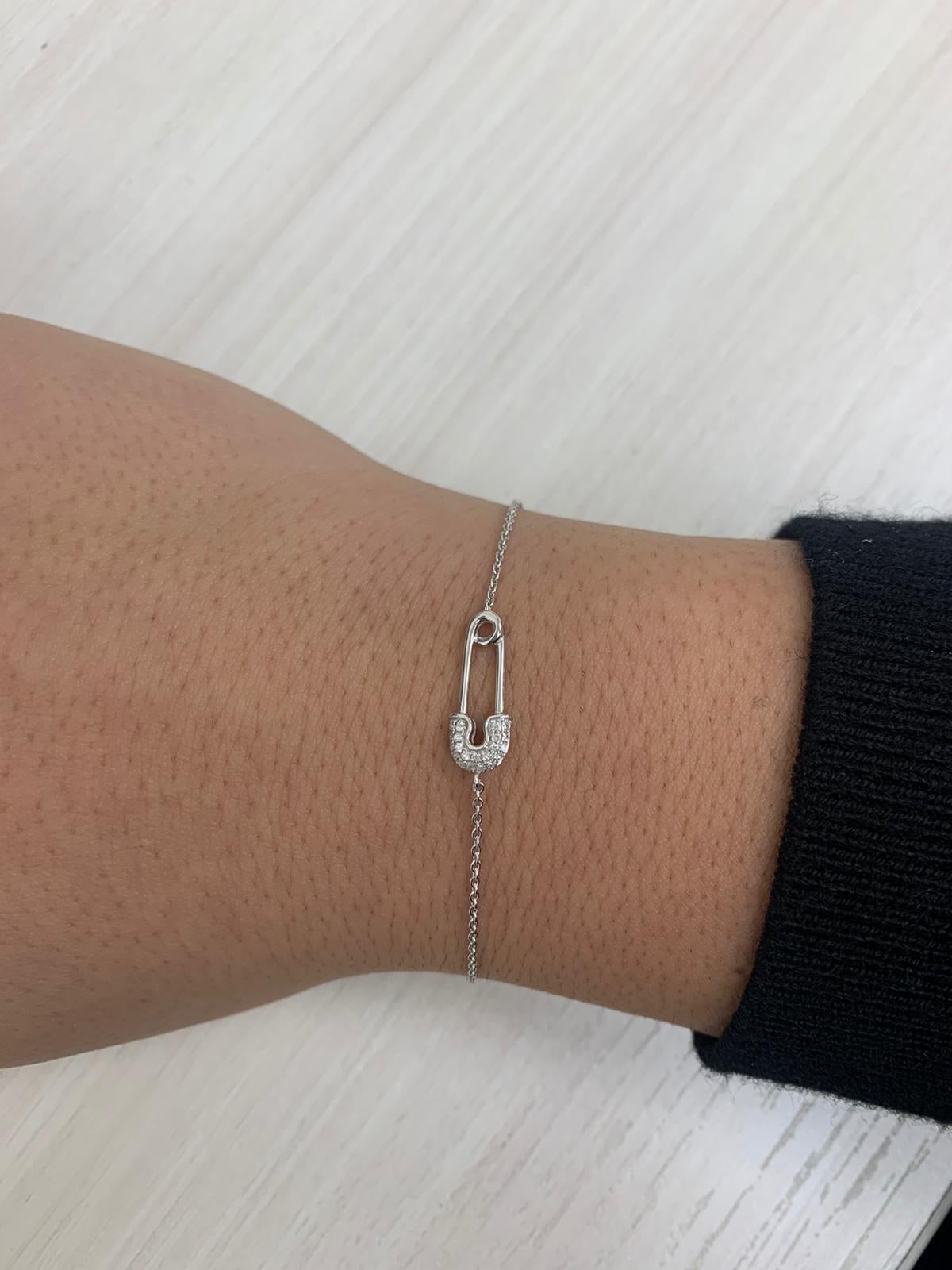 Contemporary 14 Karat White Gold 0.07 Carat Diamond Safety Pin Bracelet For Sale