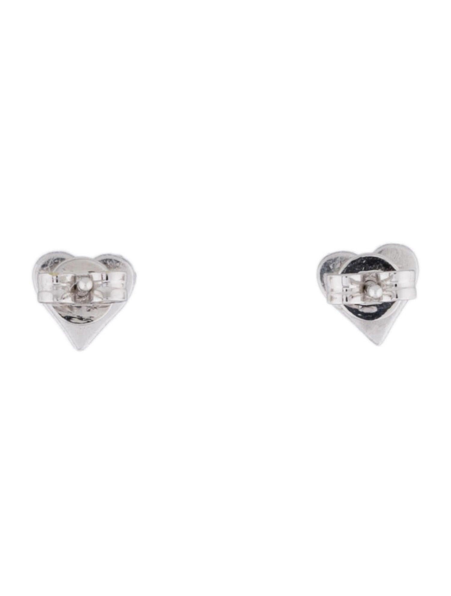Contemporary 14 Karat White Gold 0.10 Carat Diamond Heart Earrings For Sale