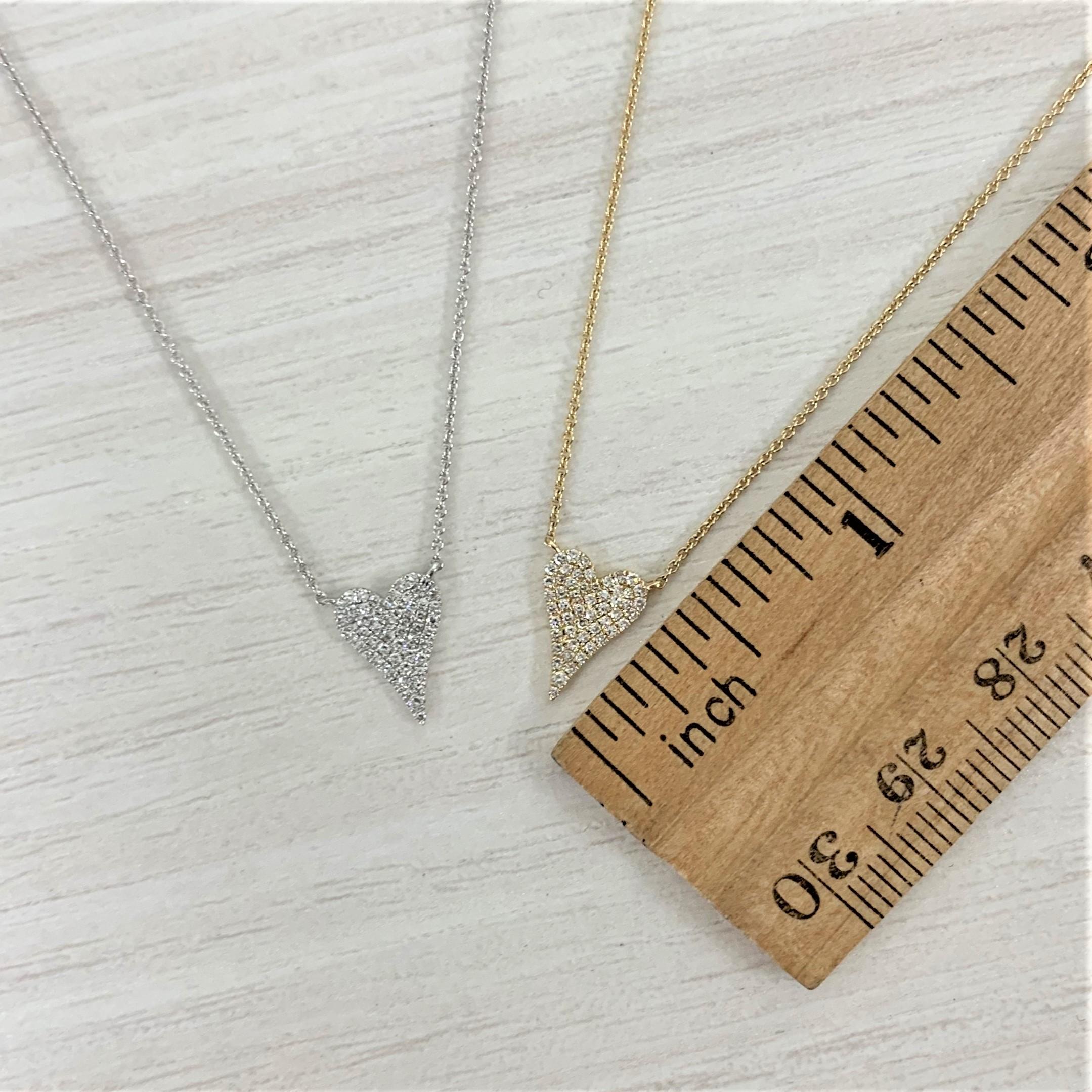 Contemporary 14 Karat White Gold 0.13 Carat Diamond Heart Paved Pendant Necklace For Sale