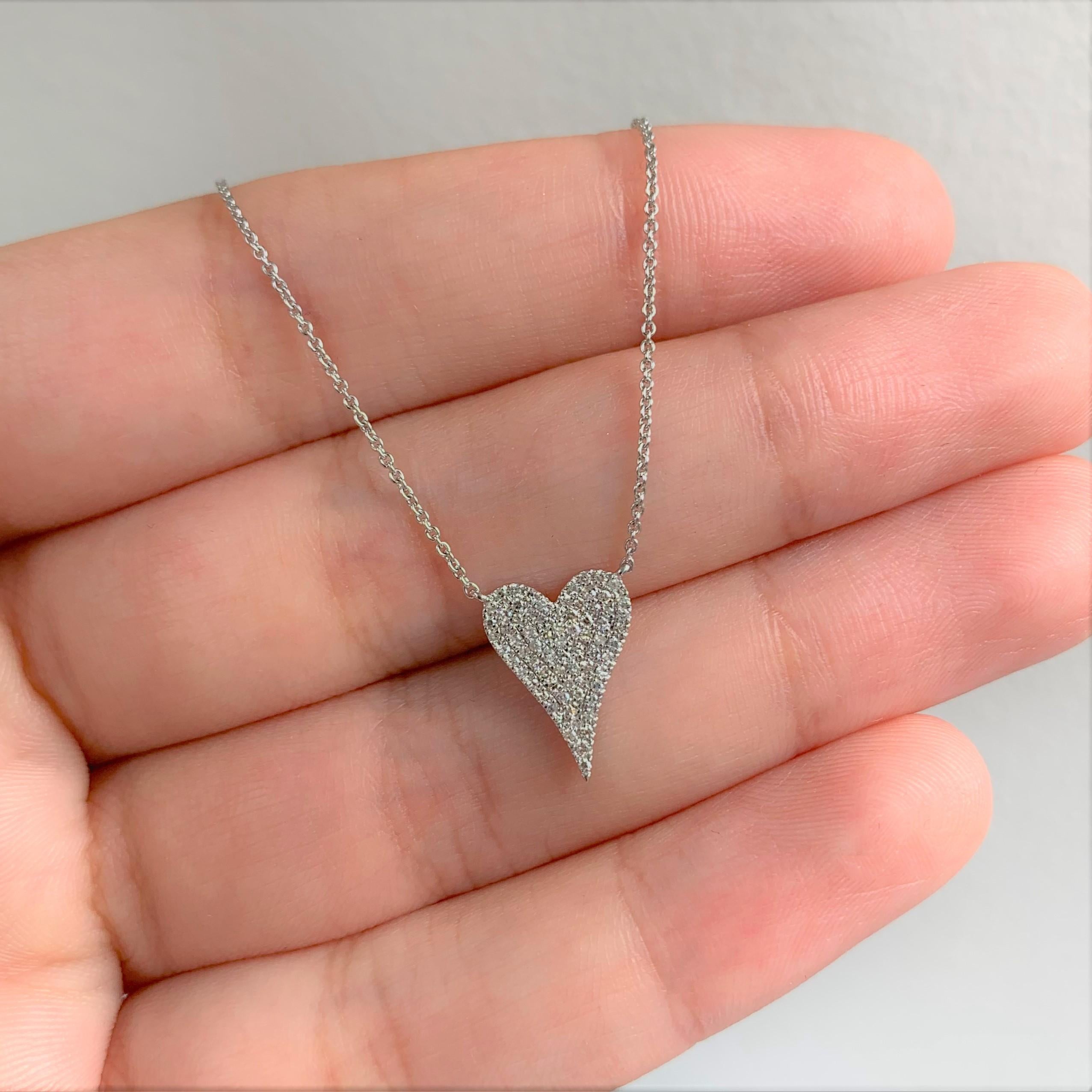 Contemporary 14 Karat White Gold 0.17 Carat Diamond Heart Necklace For Sale
