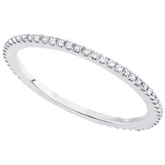 Anneau d'éternité empilable en or blanc 14 carats avec diamants de 0,18 carat