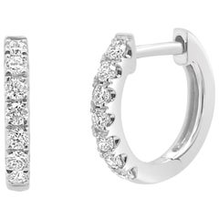 Orecchini Huggie in oro bianco 14 carati da 0,20 carati con diamante