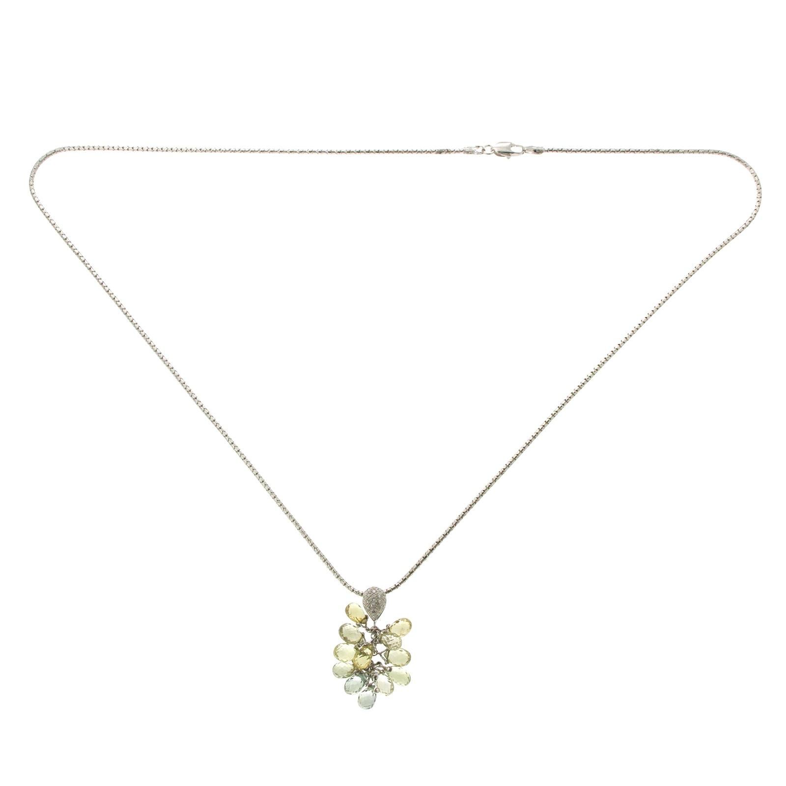 Collana in oro bianco 14 carati 0,20 diamanti 8,45 zaffiri briolette In condizioni ottime in vendita a Los Angeles, CA